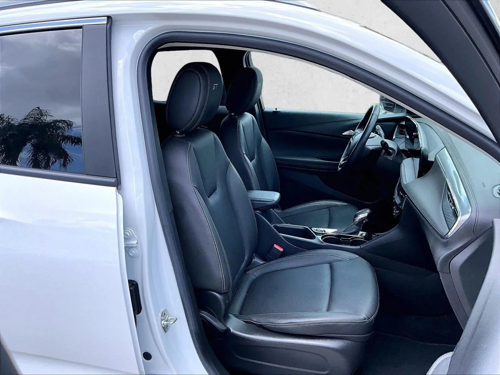 2024 Buick Encore GX Sport Touring photo 9
