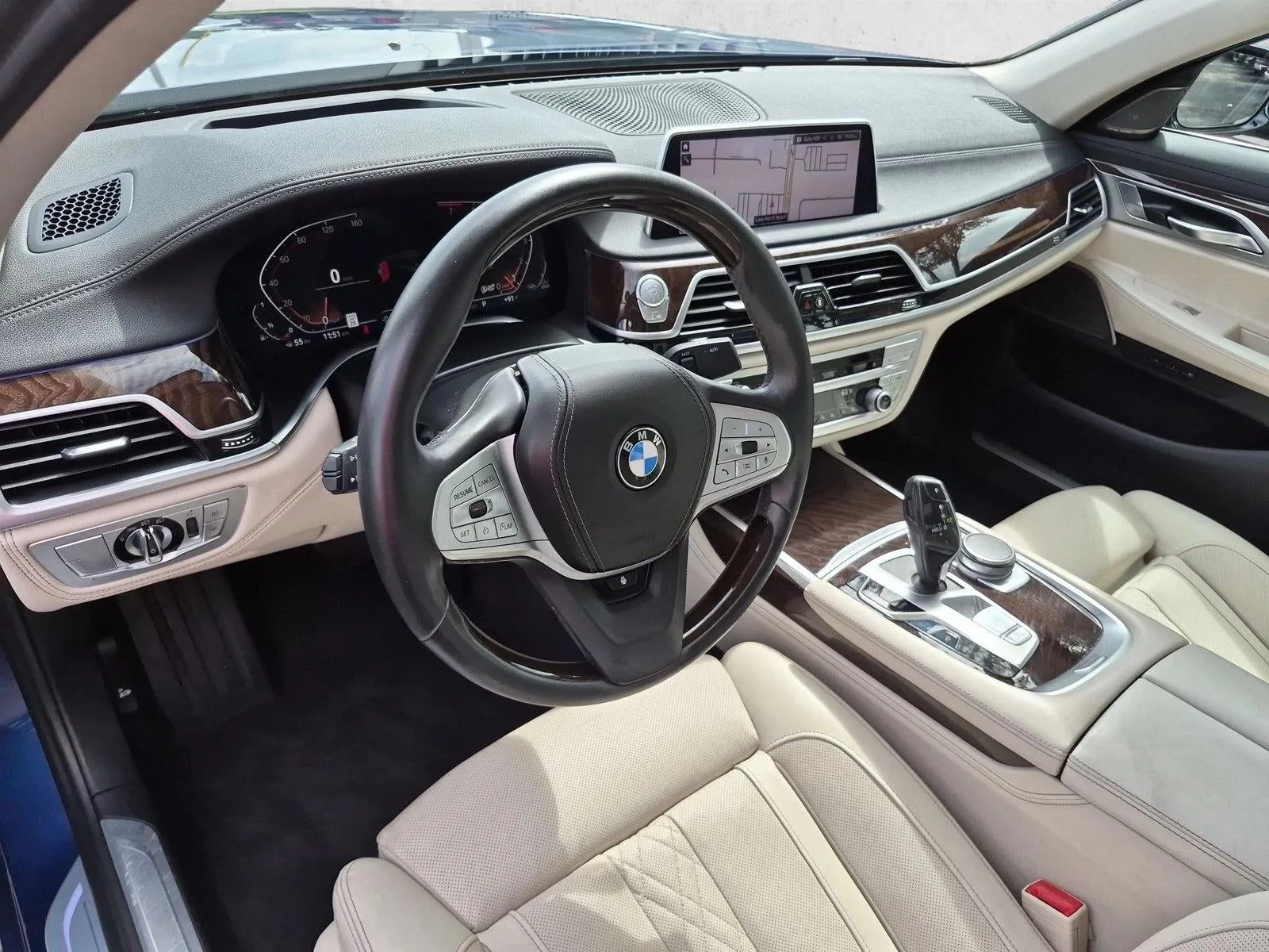2022 BMW 740 i photo 10