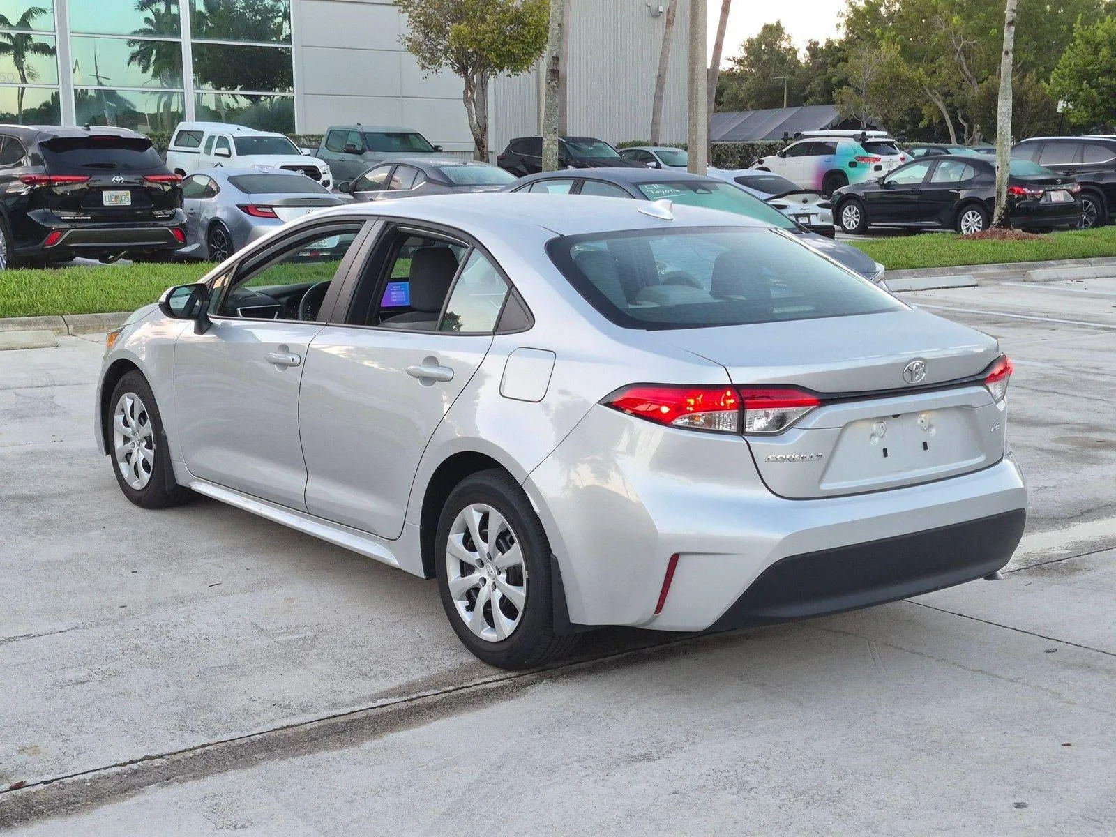 2025 Toyota Corolla LE CVT (Natl) photo 7