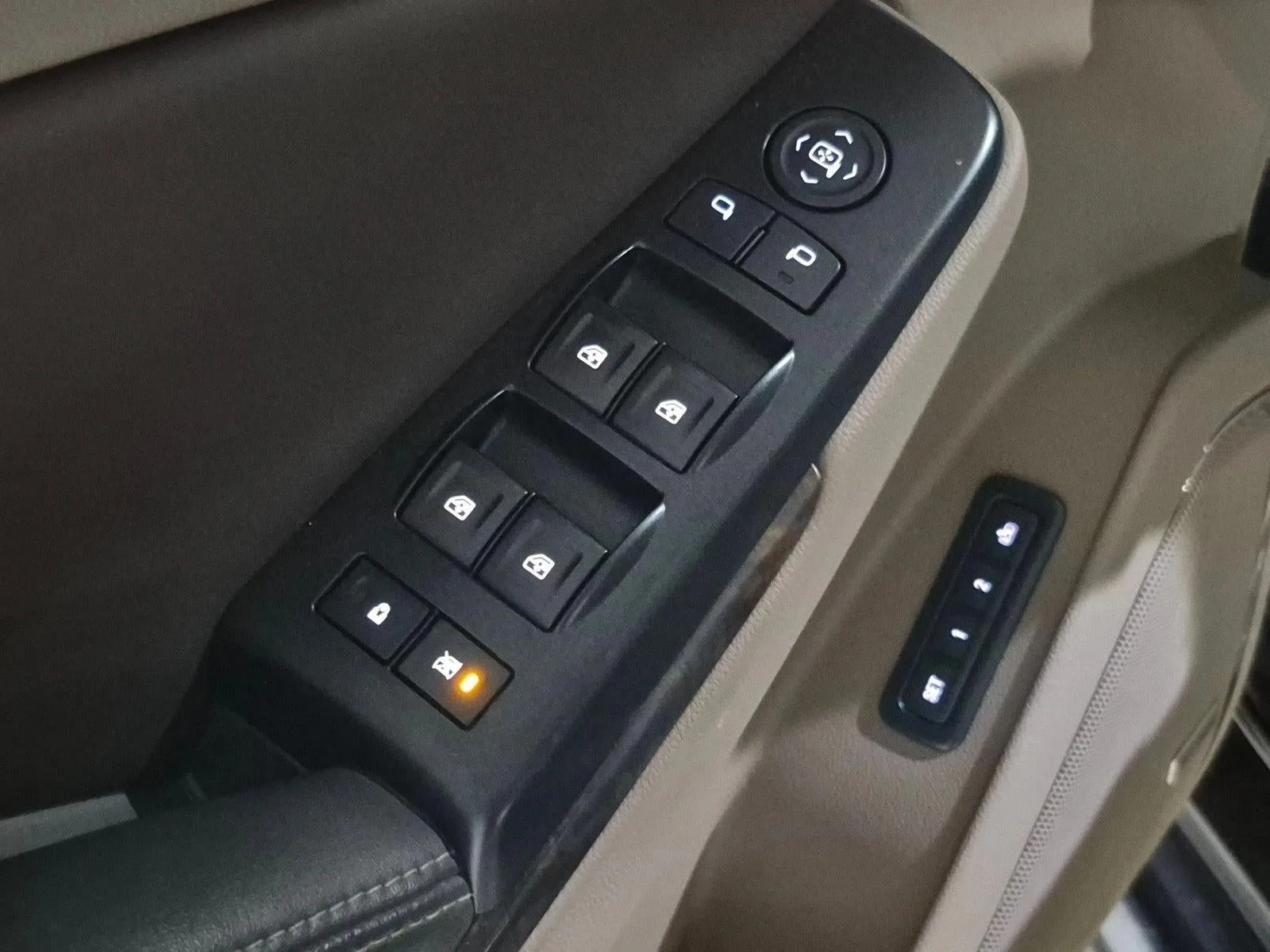 2017 Chevrolet Tahoe LT photo 10