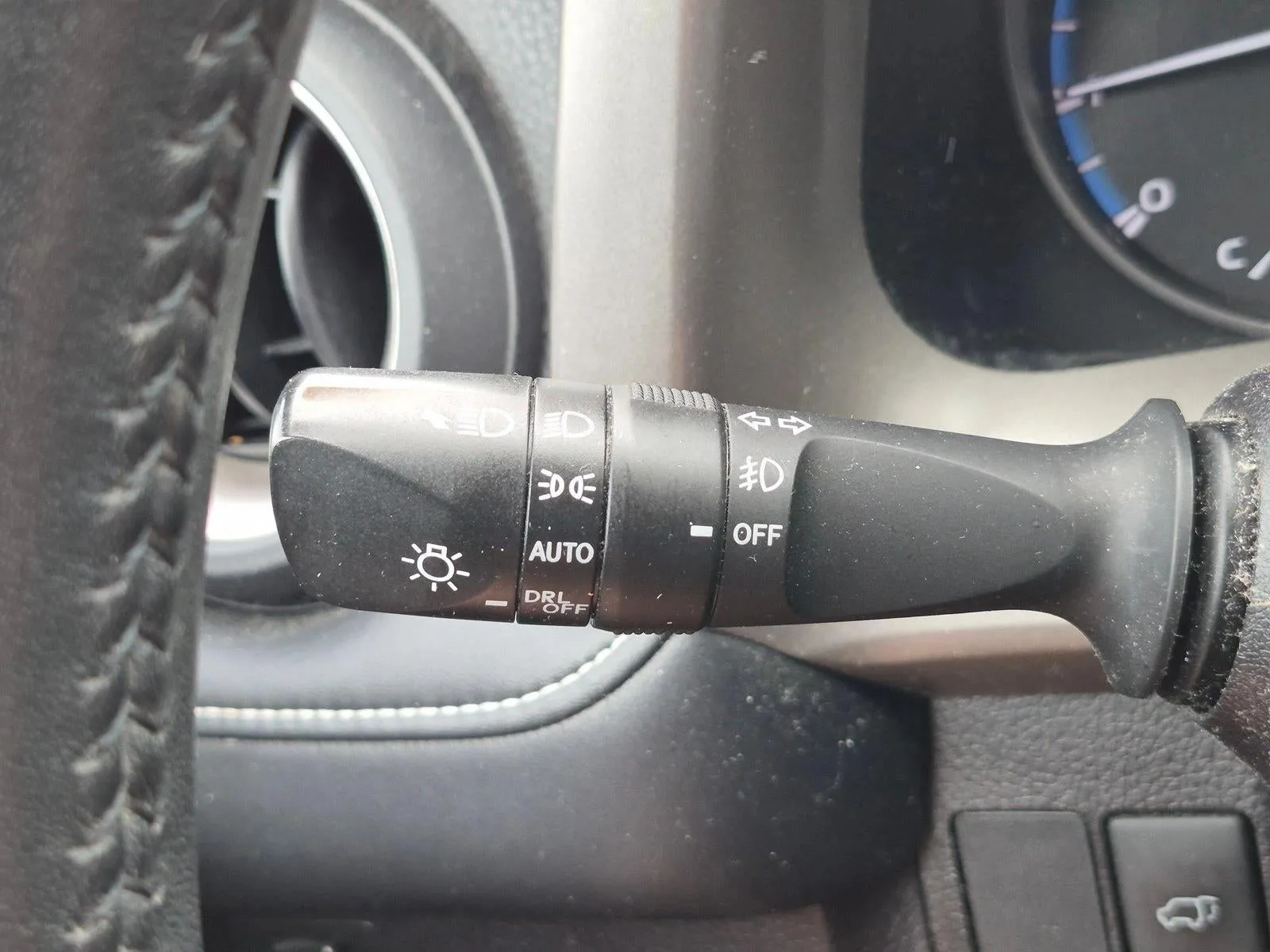 2017 Toyota RAV4 XLE FWD (GS) photo 6