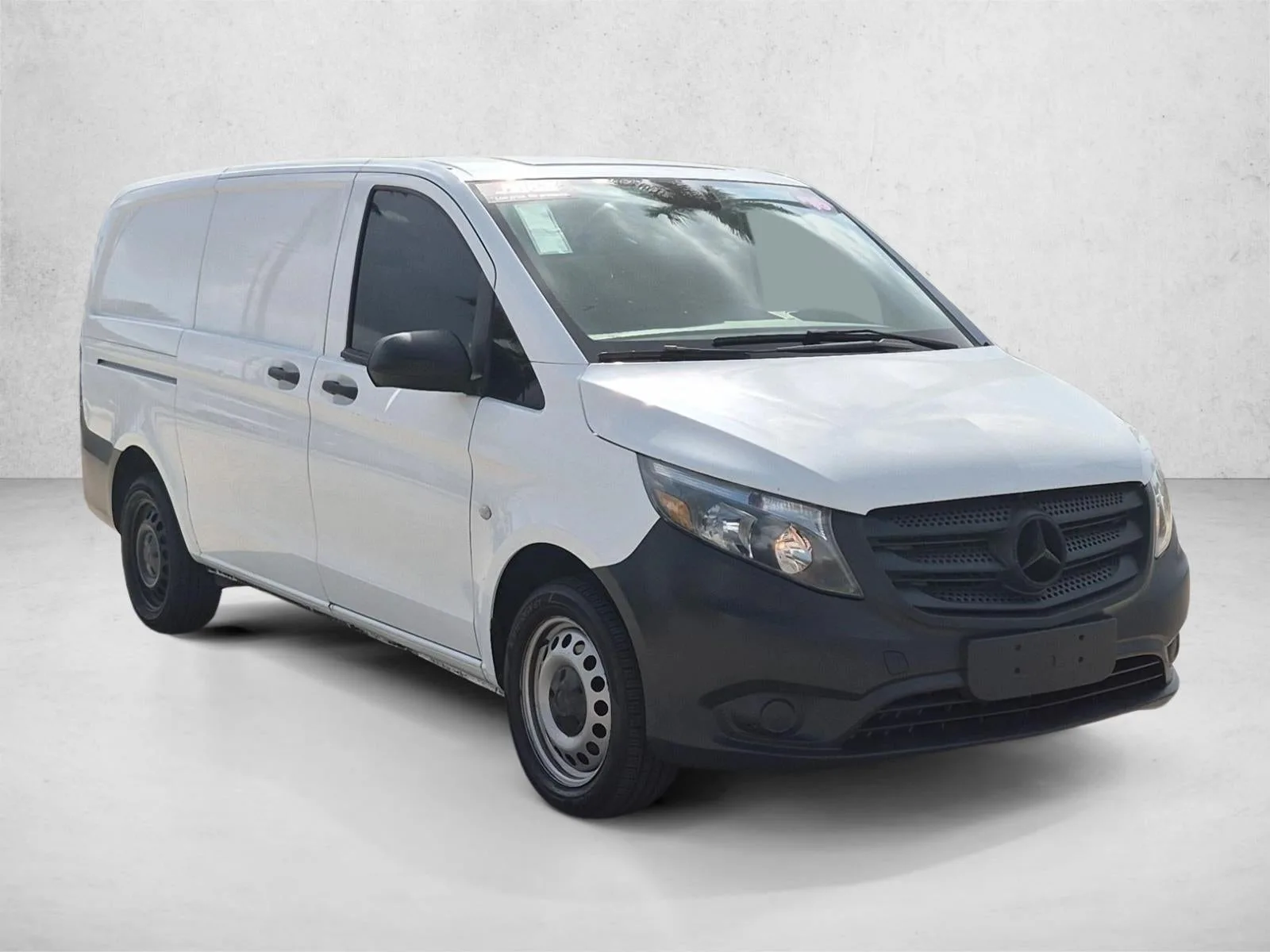 2016 Mercedes-Benz Metris Cargo Van RWD 126" photo 3