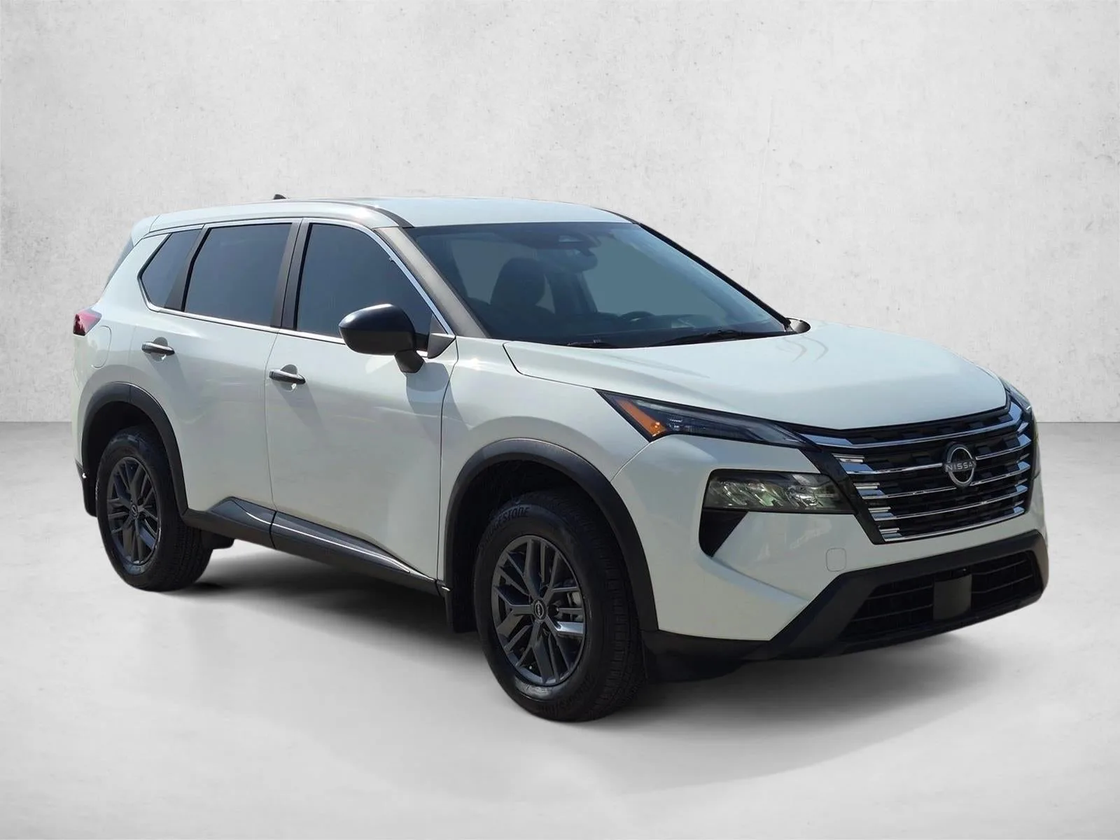 2025 Nissan Rogue FWD S photo 3