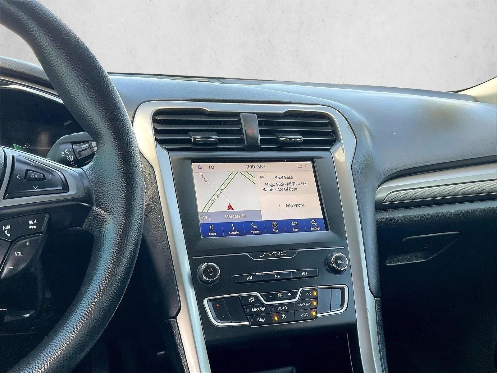 2020 Ford Fusion SE FWD photo 8