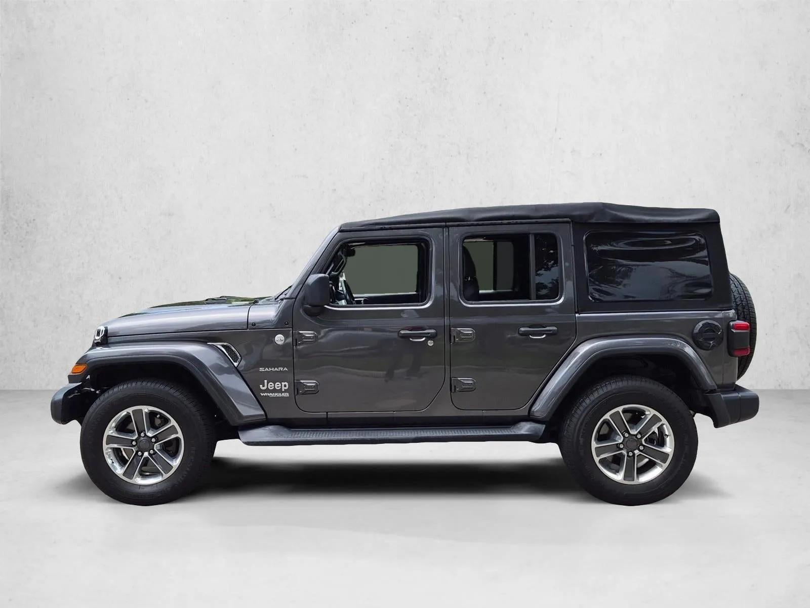 2018 Jeep Wrangler Unlimited Sahara 4x4 photo 8