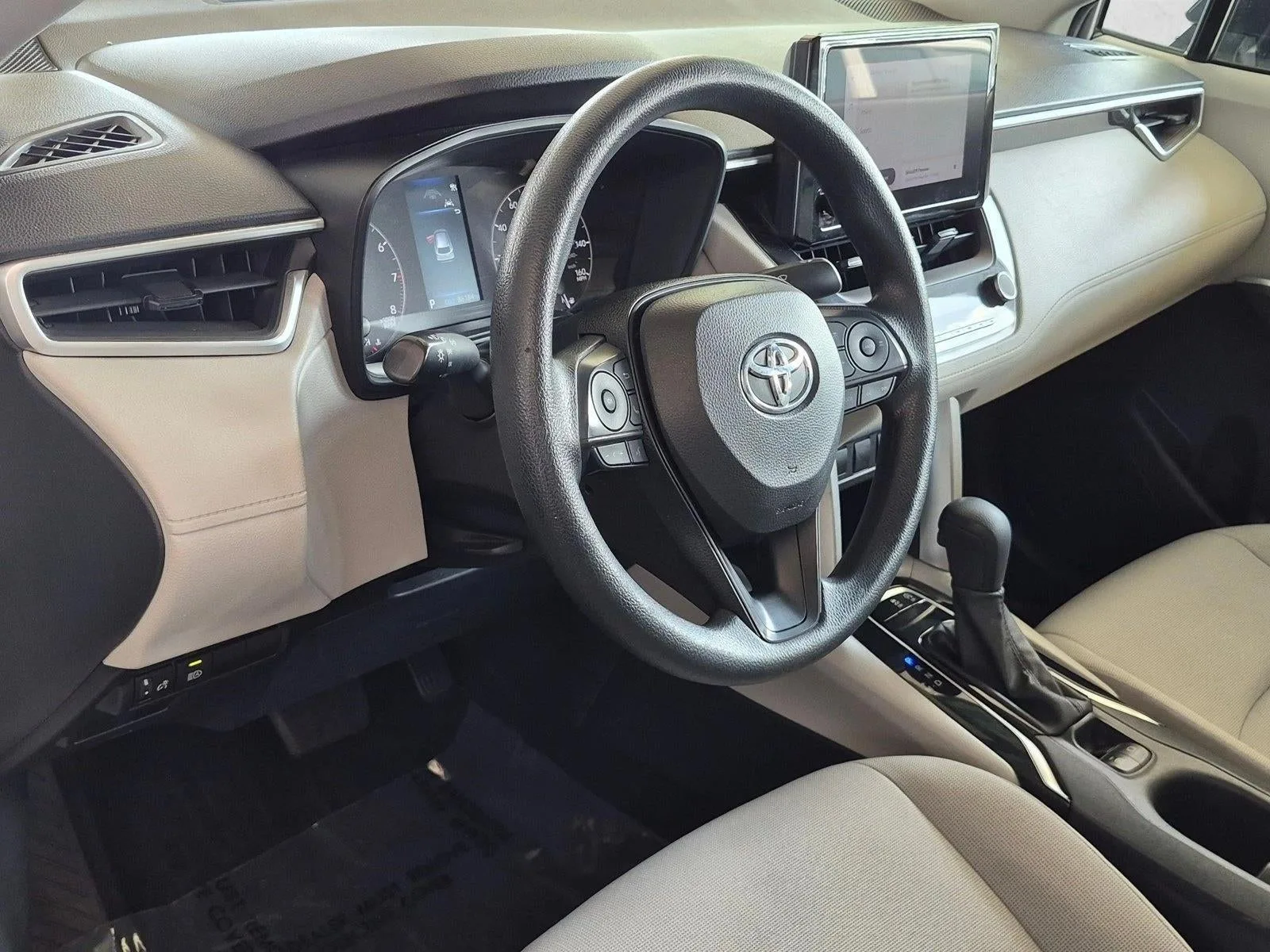 2023 Toyota Corolla Cross L 2WD (Natl) photo 9