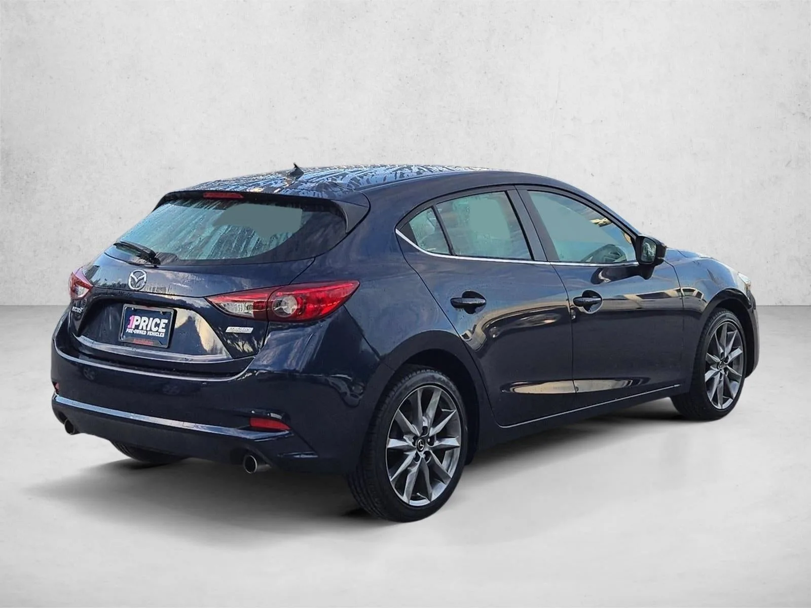 2018 Mazda Mazda3 5-Door Touring Auto photo 5