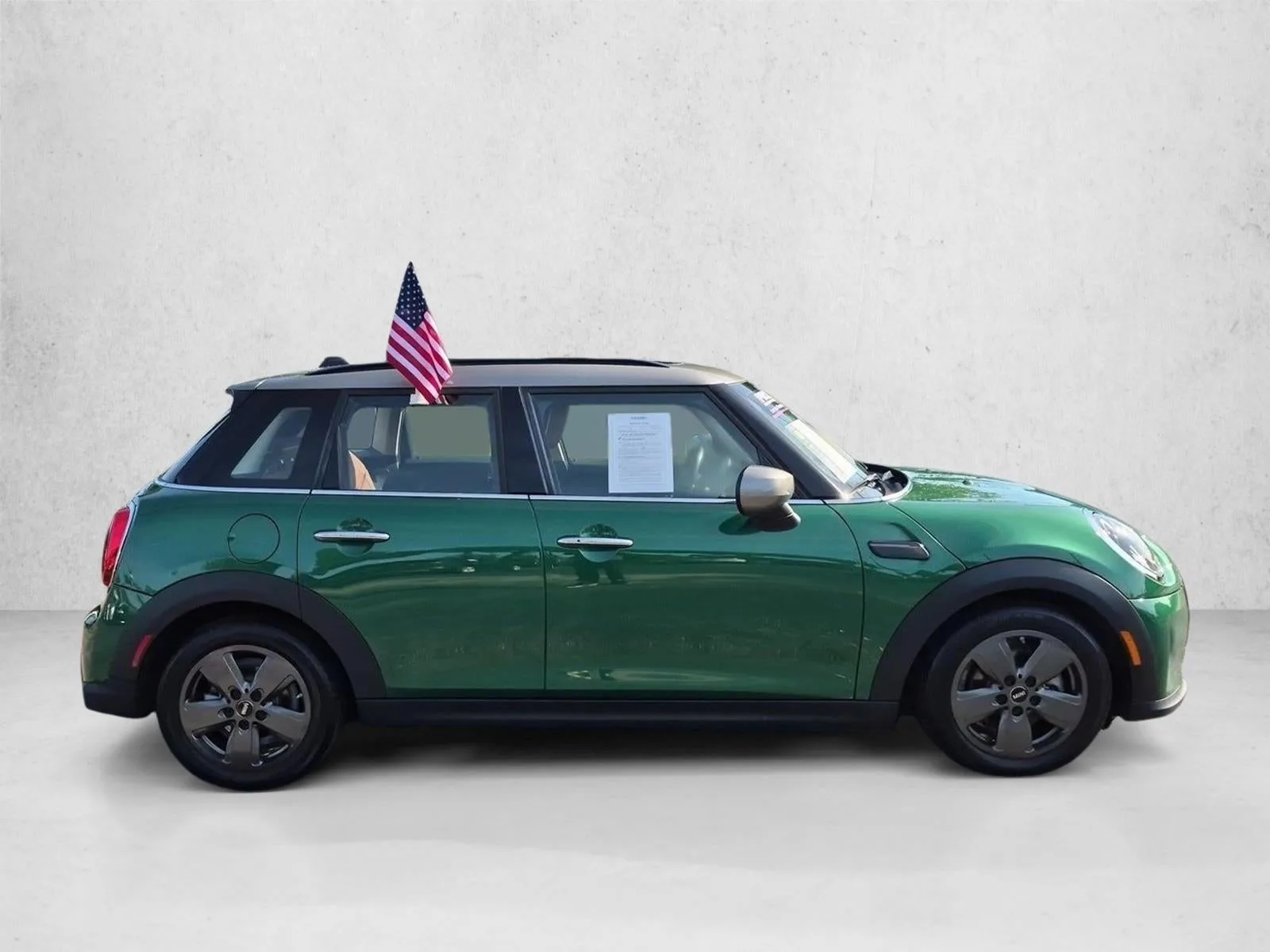 2024 MINI Hardtop Cooper photo 4