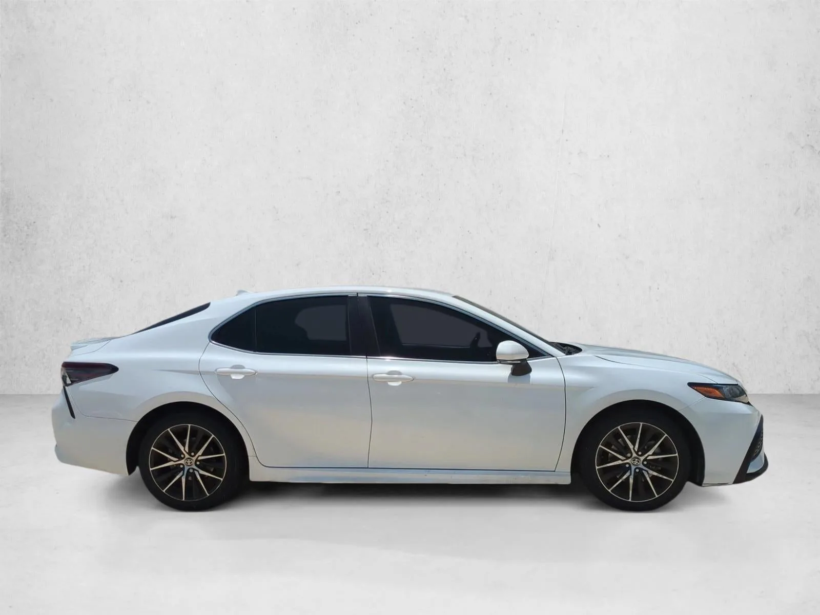 2023 Toyota Camry SE Auto (SE) photo 4