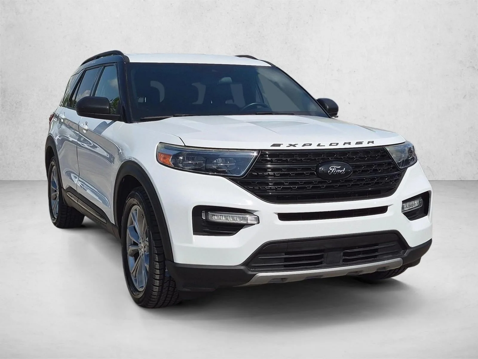 2020 Ford Explorer XLT RWD photo 3
