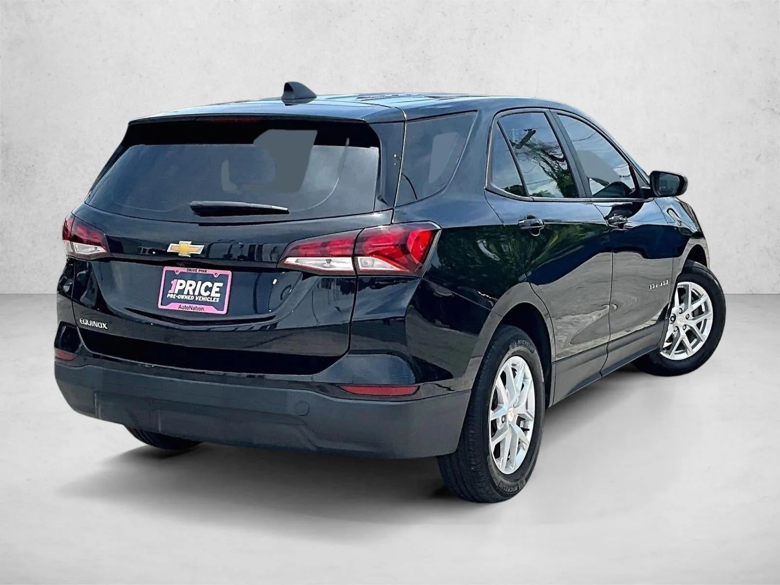 2023 Chevrolet Equinox LS photo 2