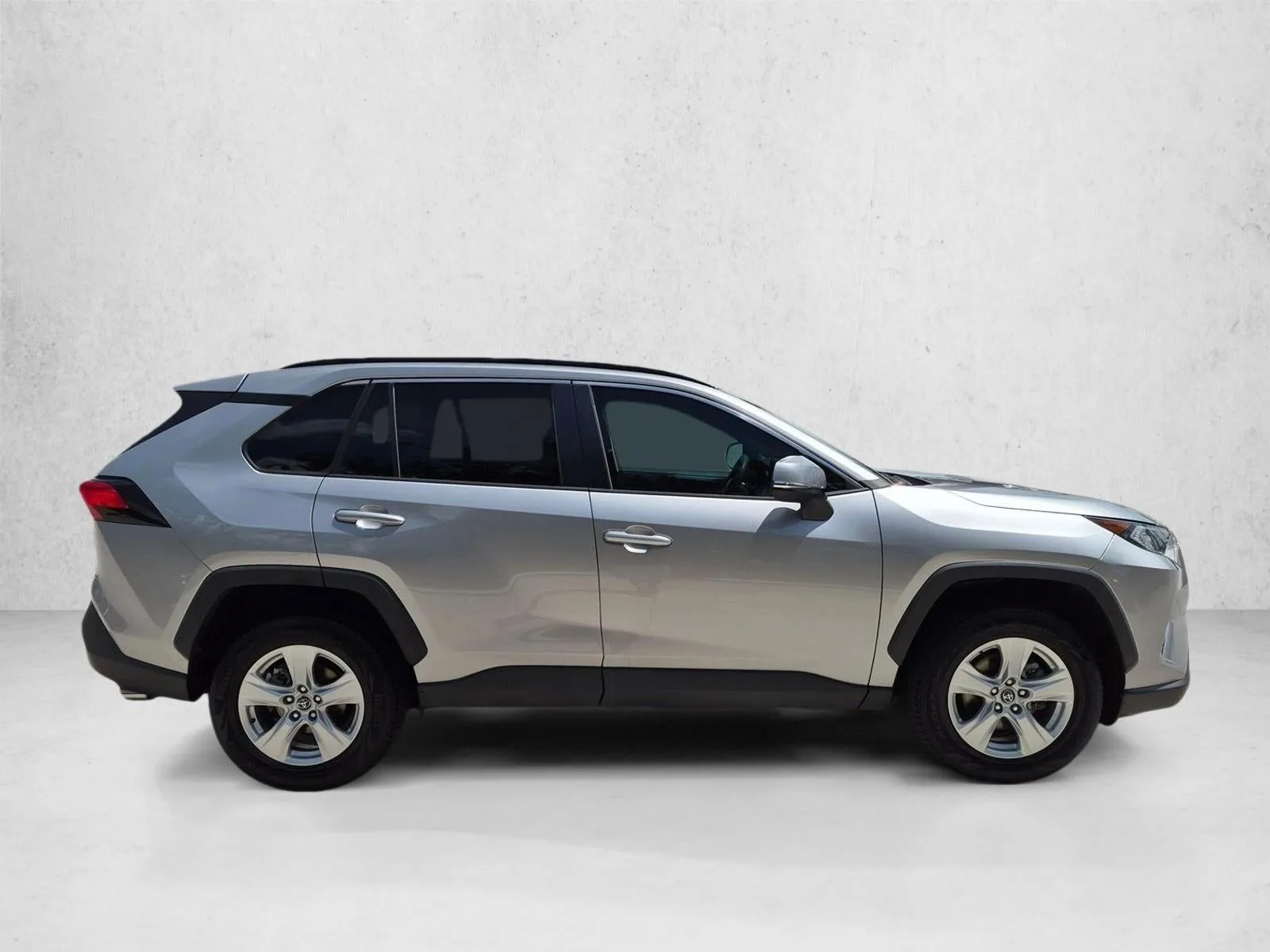 2020 Toyota RAV4 XLE FWD (GS) photo 4