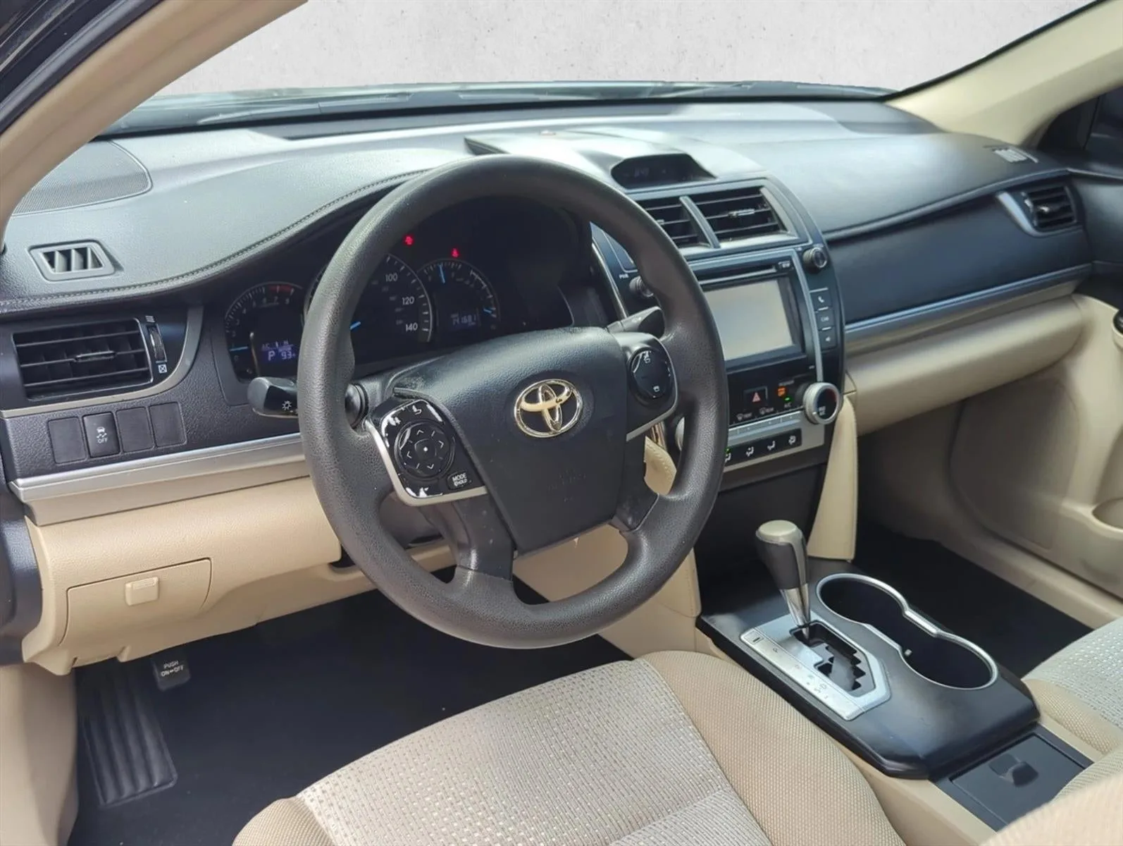 2012 Toyota Camry 4dr Sdn I4 Auto LE (Natl) photo 12