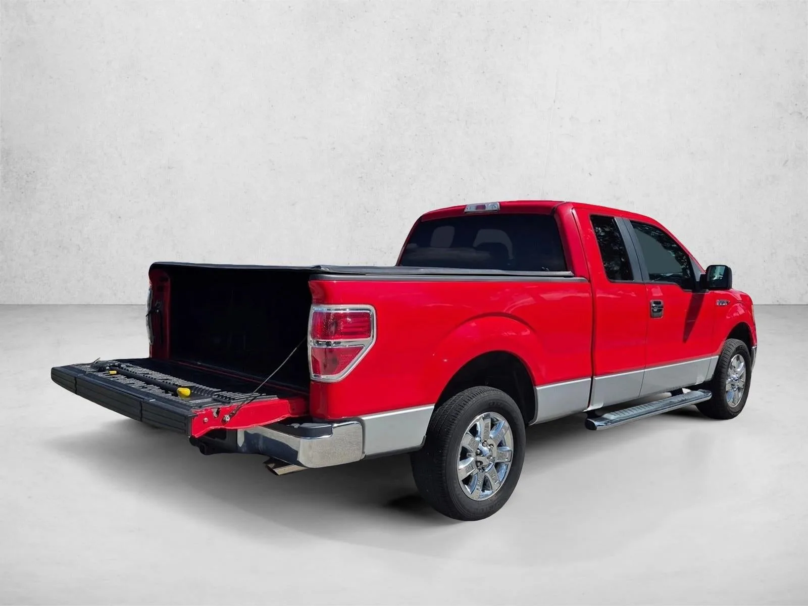 2014 Ford F-150 2WD SuperCab 6-1/2 Ft Box XLT photo 6