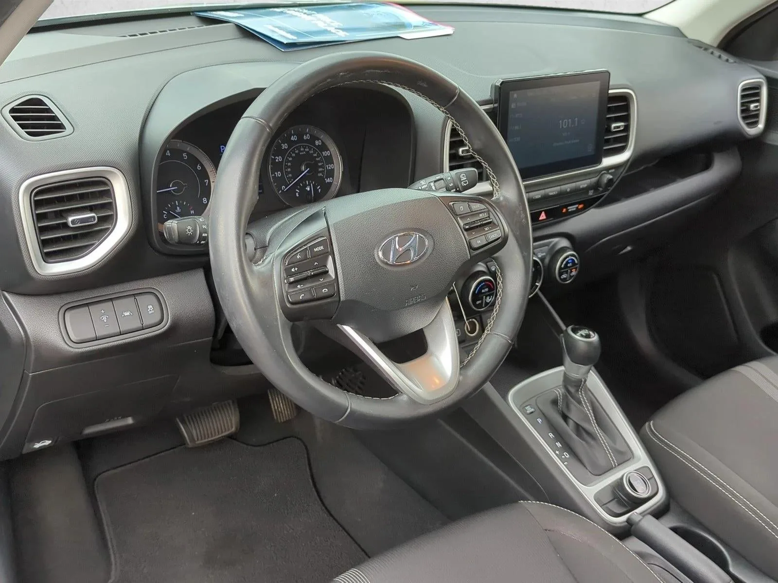 2022 Hyundai VENUE SEL IVT photo 10