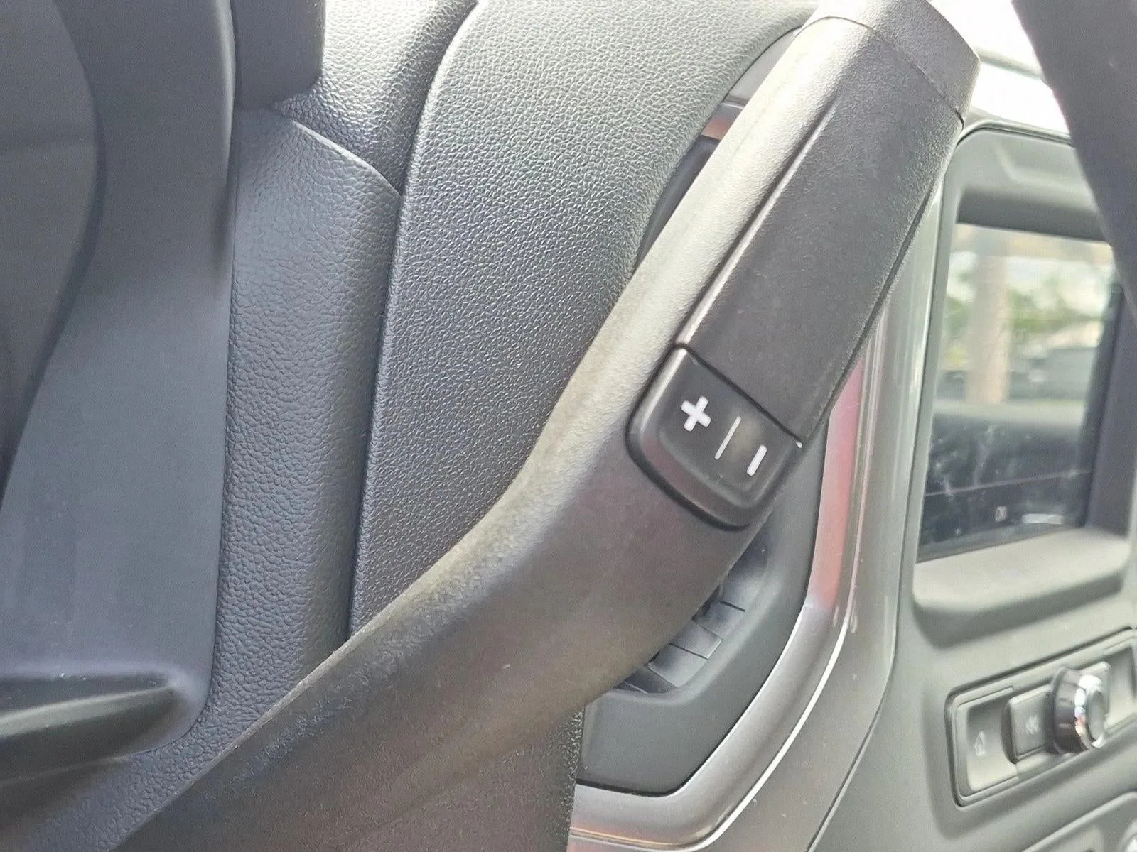 2024 Chevrolet Silverado 2500 HD Custom photo 12