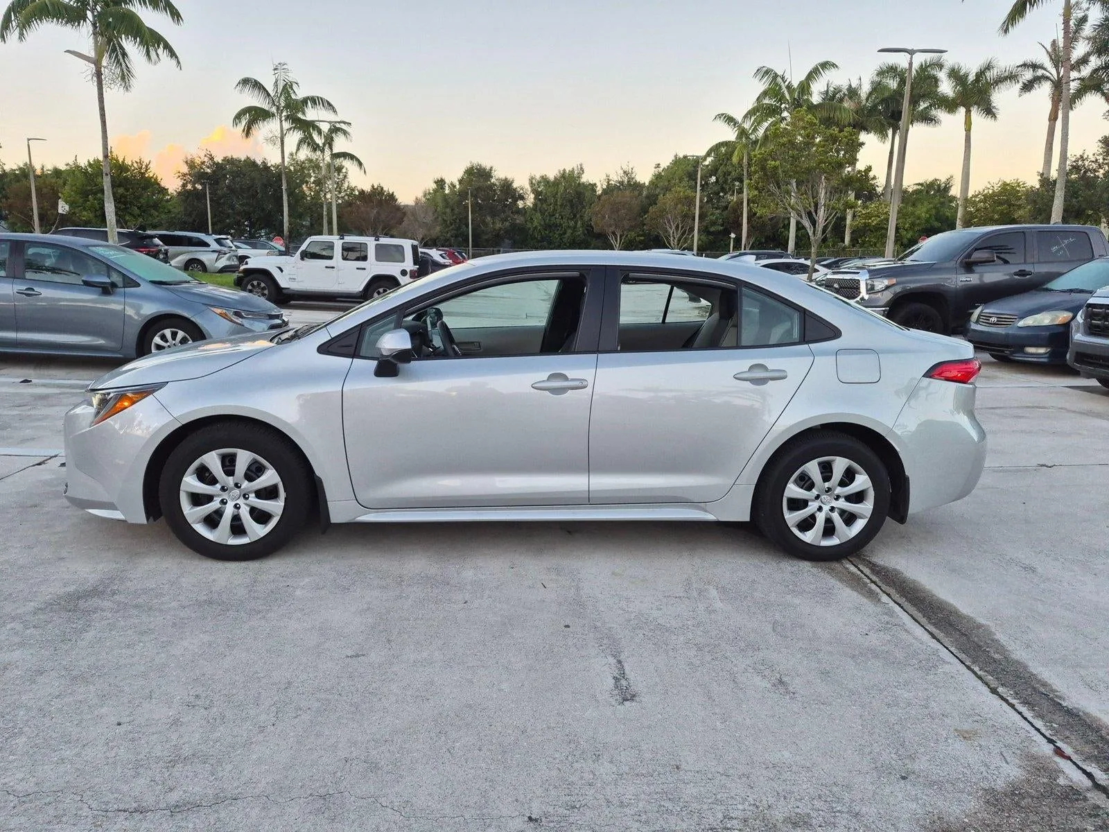2025 Toyota Corolla LE CVT (Natl) photo 8