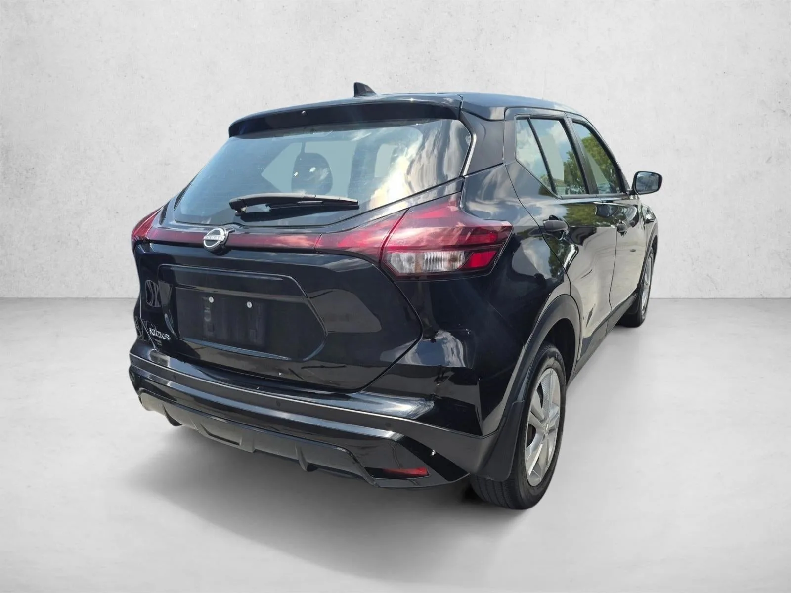2023 Nissan Kicks S FWD photo 2