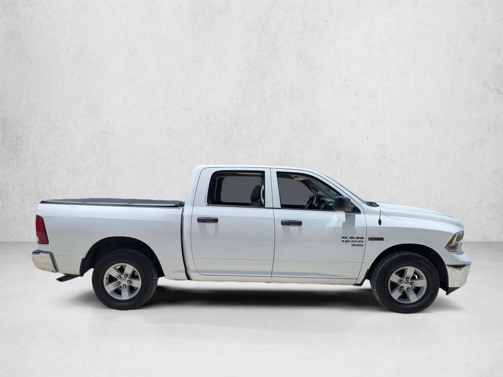 2019 RAM 1500 Classic Tradesman 4x2 Crew Cab 5'7" Box photo 4