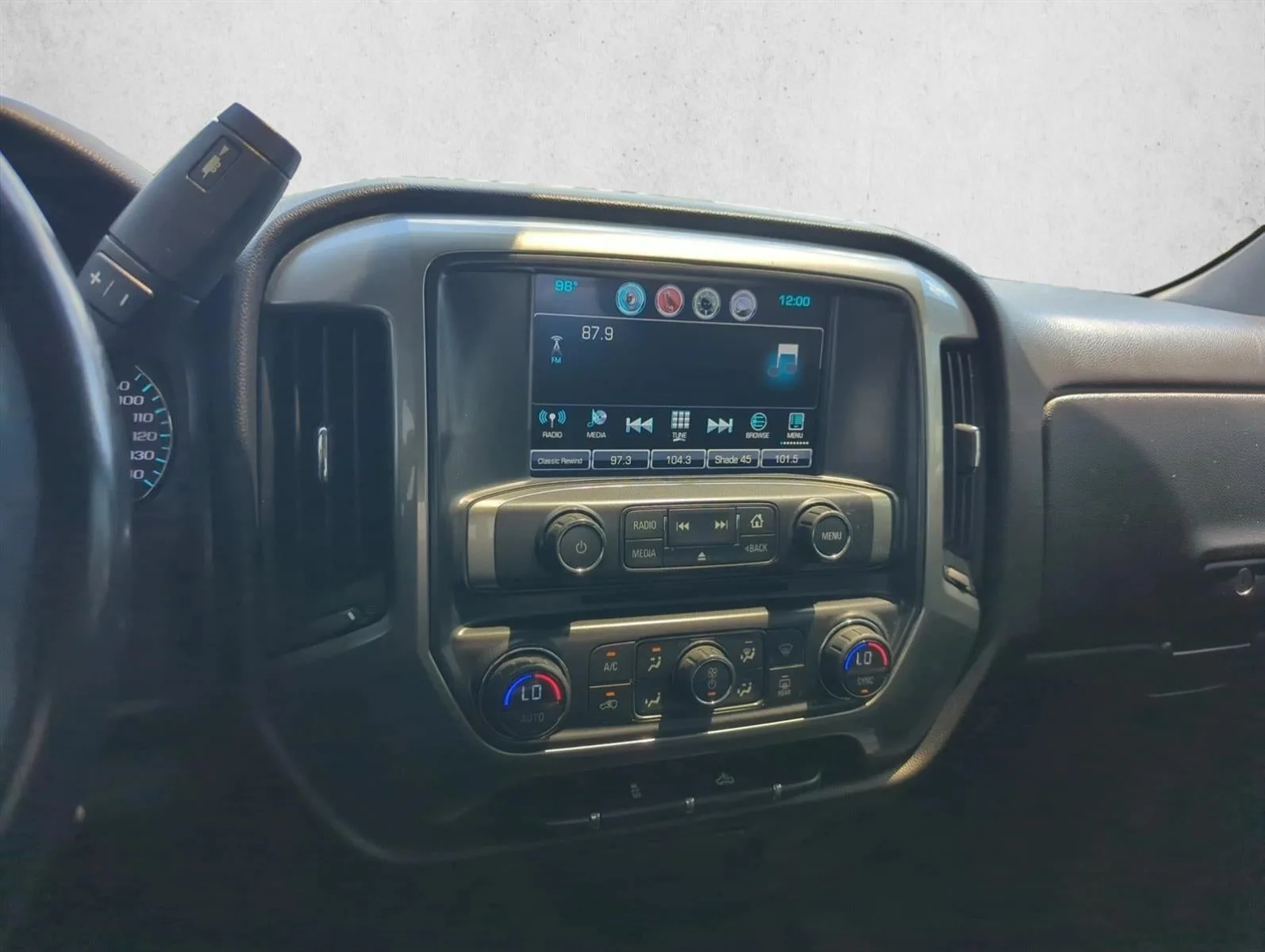 2016 Chevrolet Silverado 1500 Crew Cab Short Box 2-Wheel Drive LT photo 9