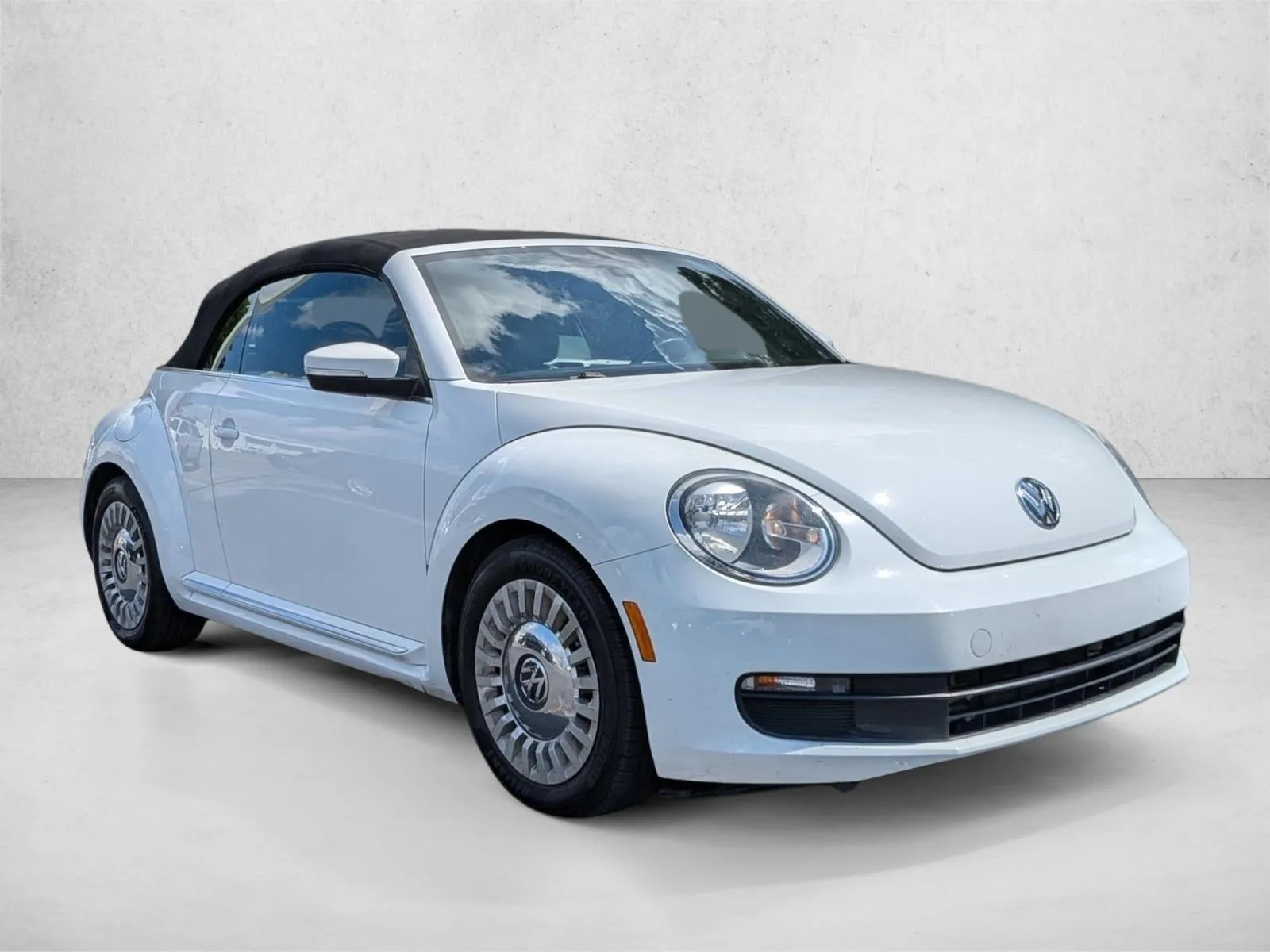 2016 Volkswagen Beetle Convertible 2dr Auto 1.8T S photo 4