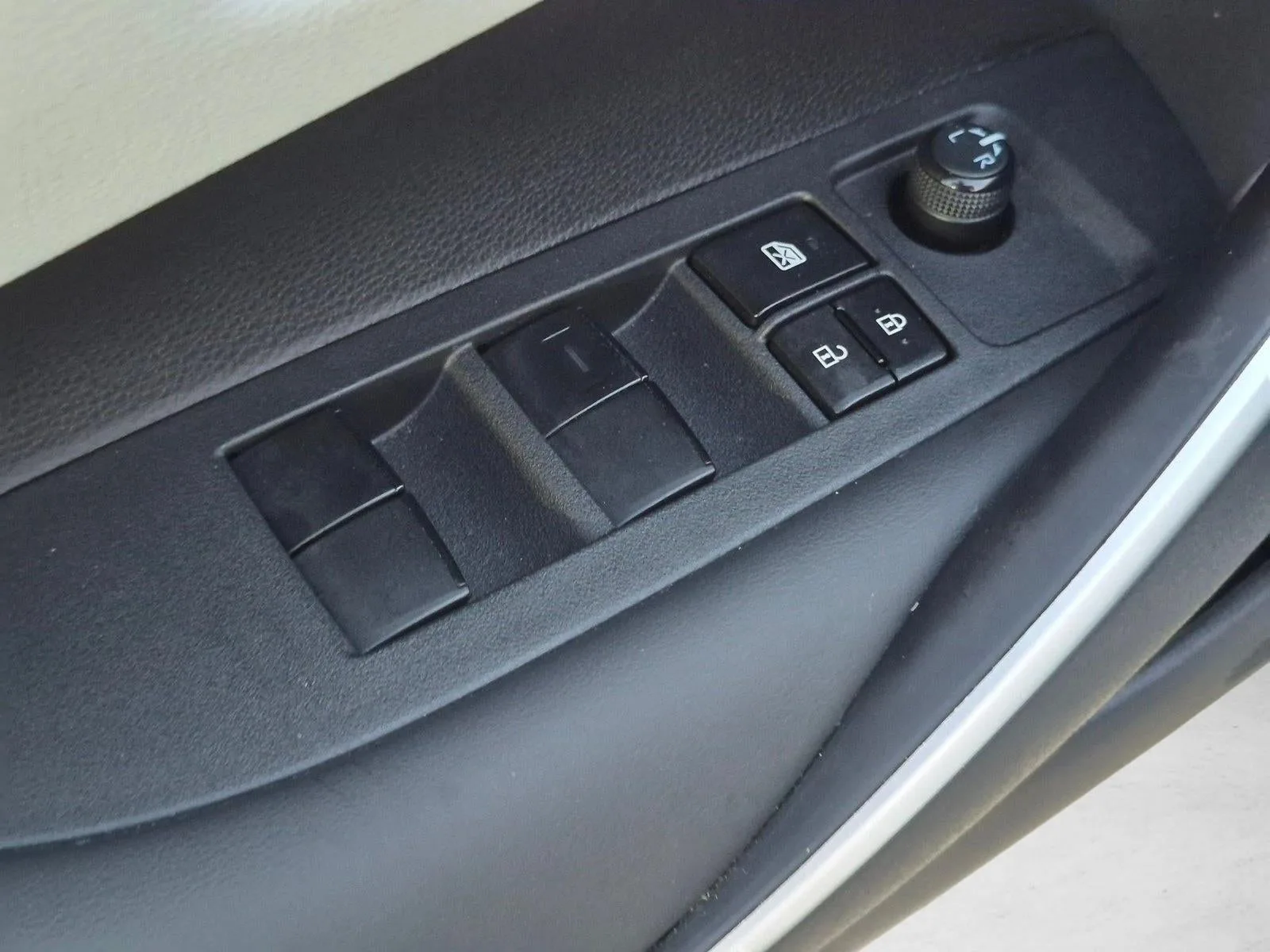 2024 Toyota Corolla SE CVT (Natl) photo 10