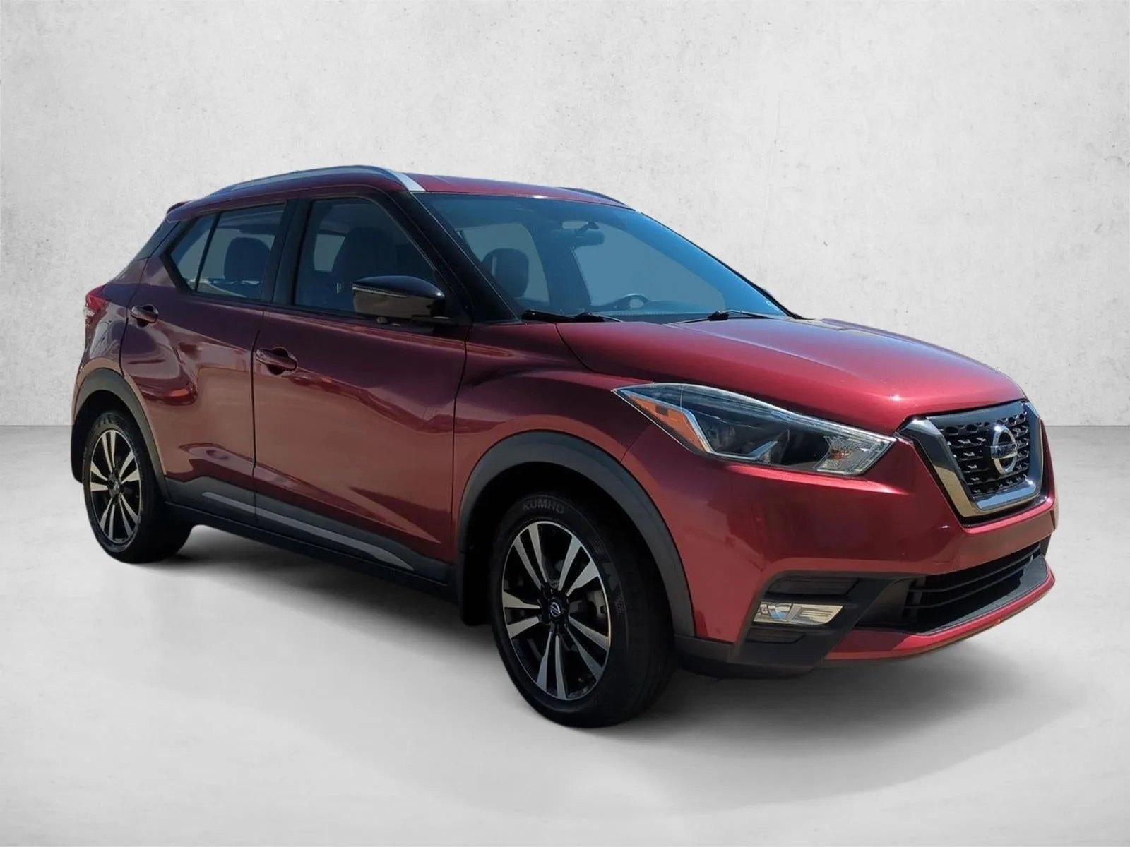 2019 Nissan Kicks SR FWD photo 3