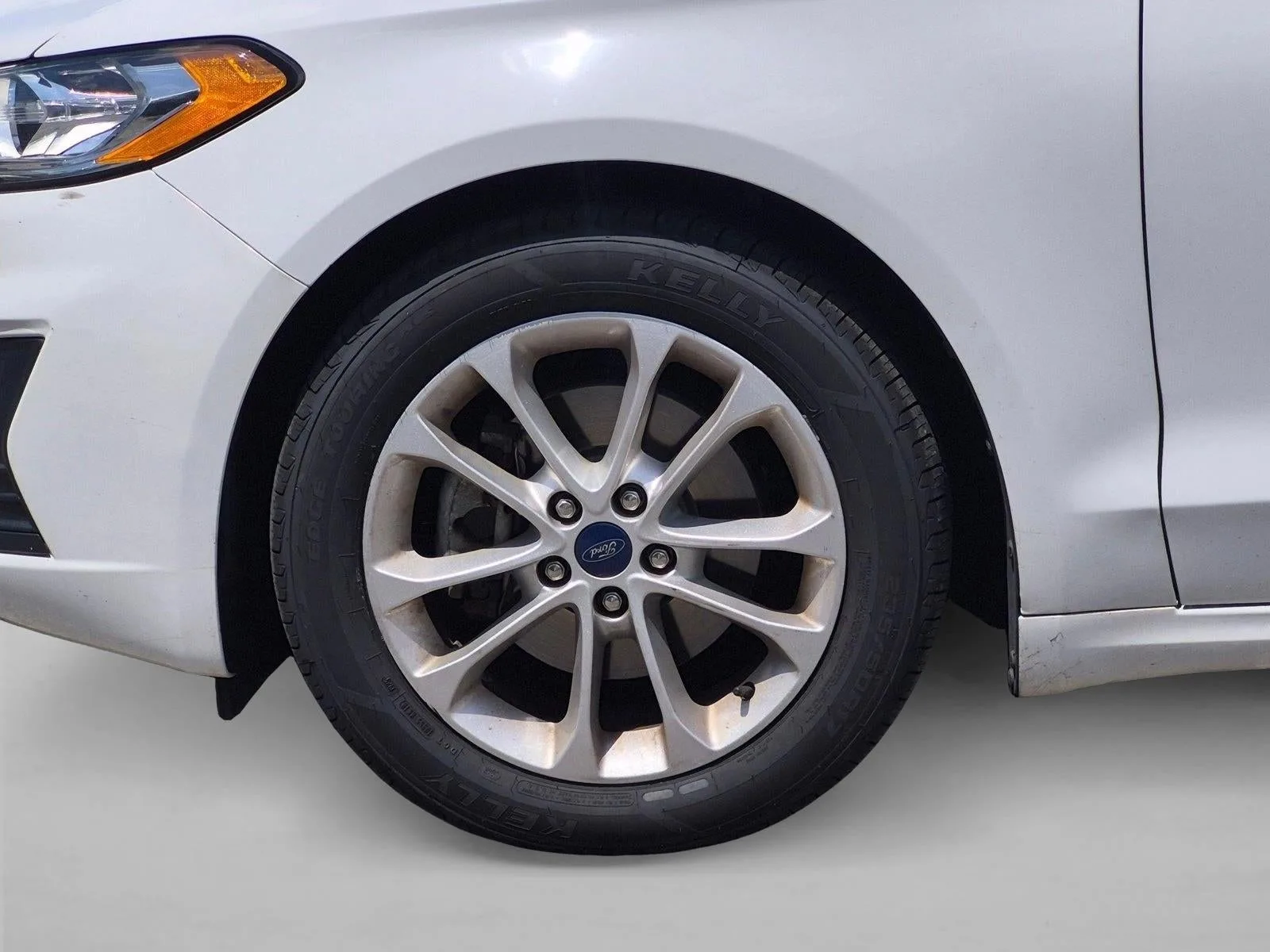 2019 Ford Fusion SE FWD photo 10