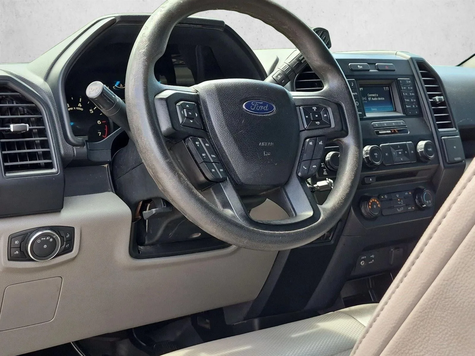 2015 Ford F-150 4WD SuperCrew 5-1/2 Ft Box XL photo 7
