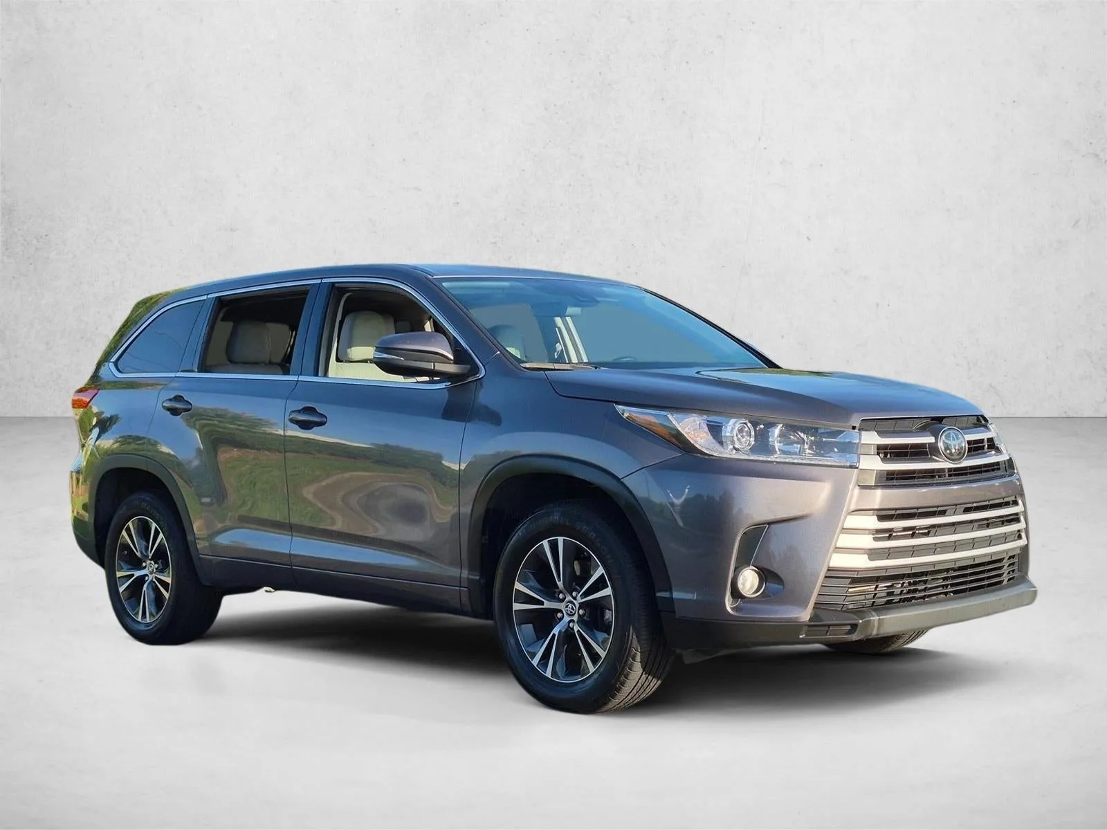 2018 Toyota Highlander LE Plus V6 FWD (SE) photo 3