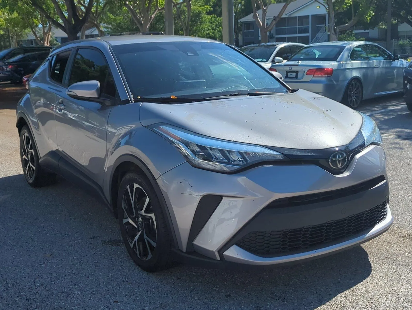 2020 Toyota C-HR XLE FWD (Natl) photo 3