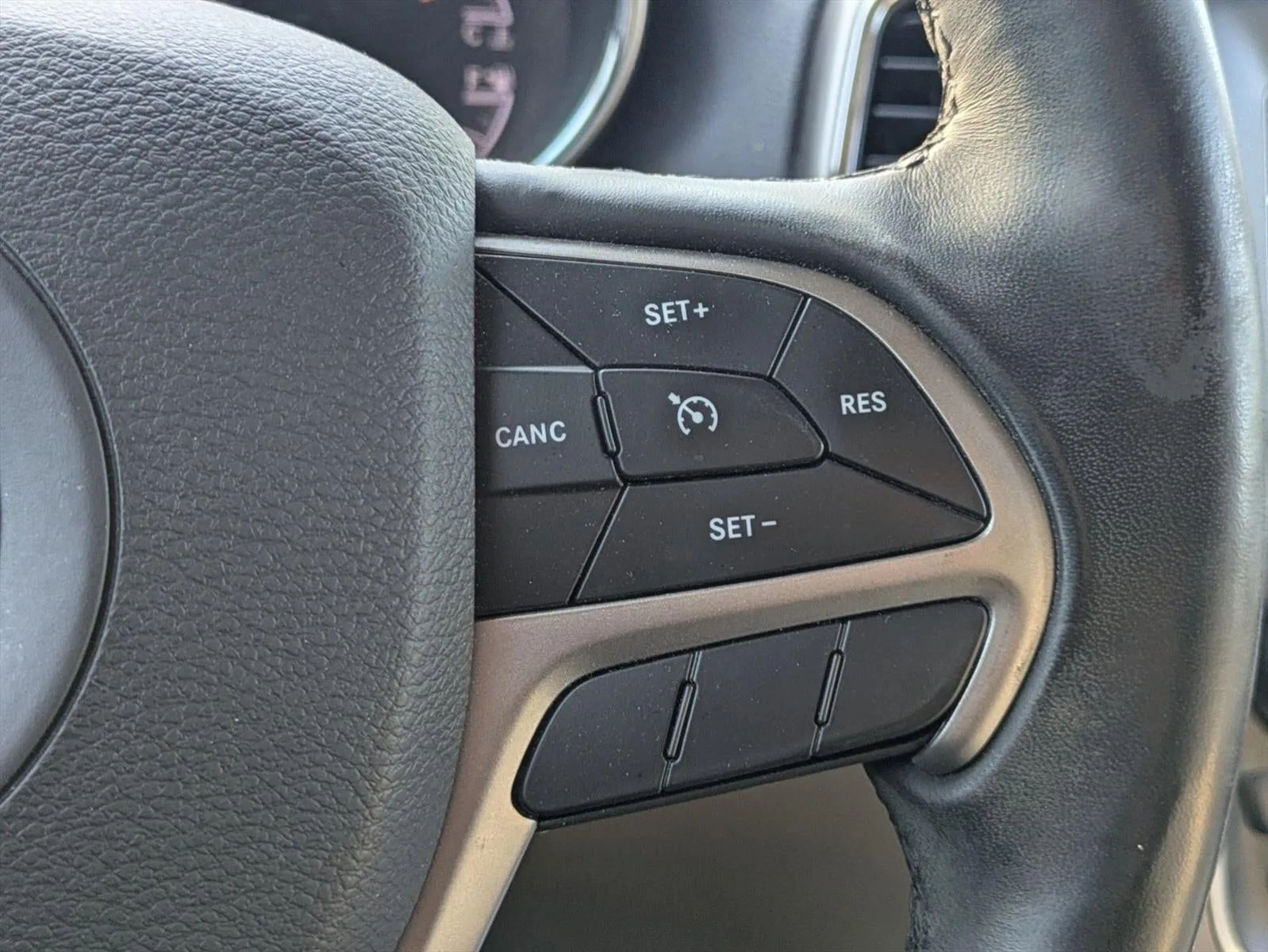 2019 Jeep Grand Cherokee Laredo E 4x2 photo 8