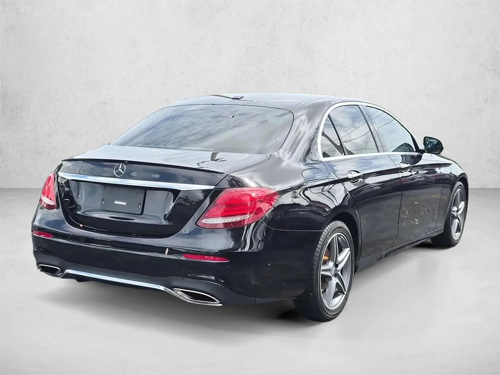 2017 Mercedes-Benz E 300 E 300 Luxury photo 5