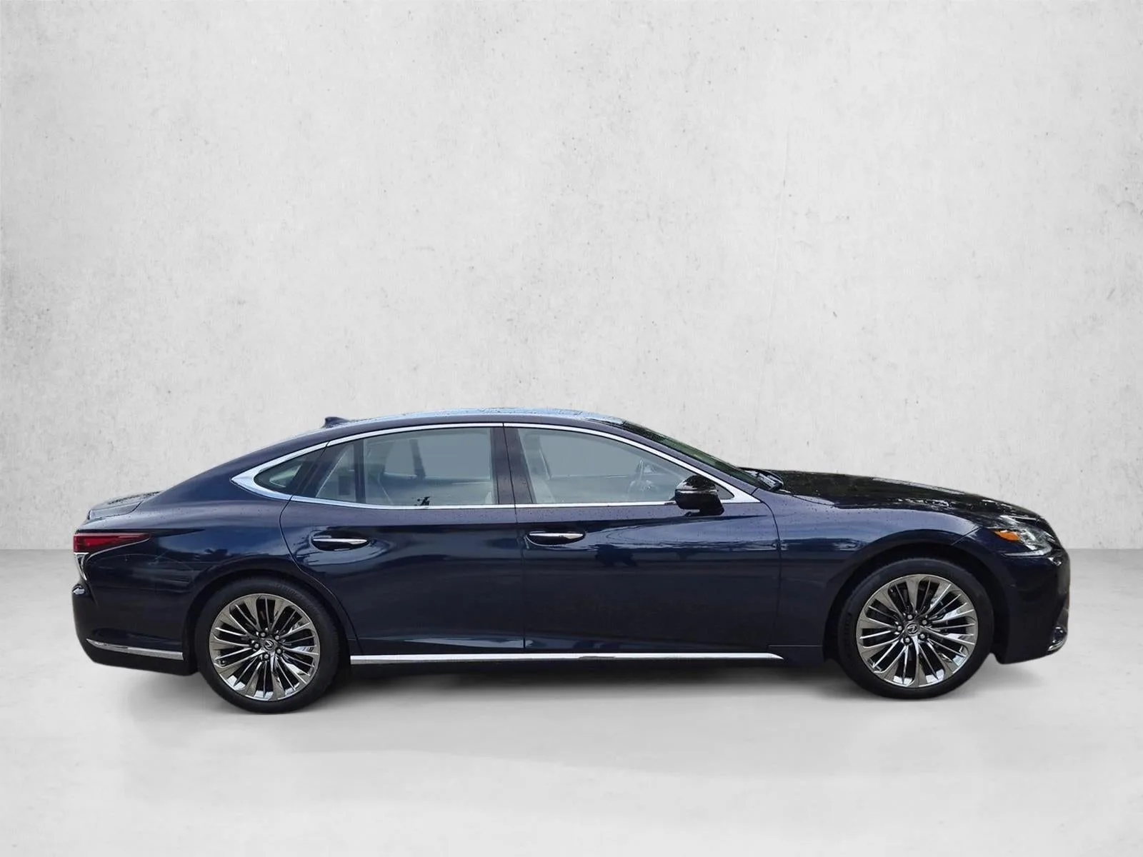 2019 Lexus LS photo 4