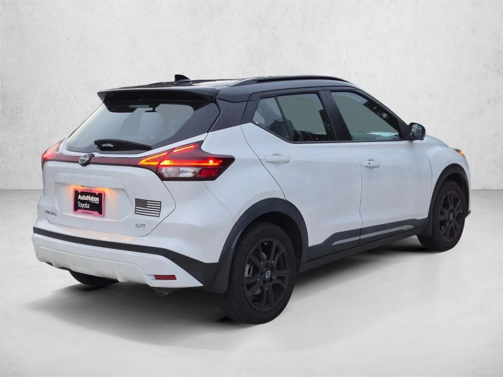 2023 Nissan Kicks SR FWD photo 5