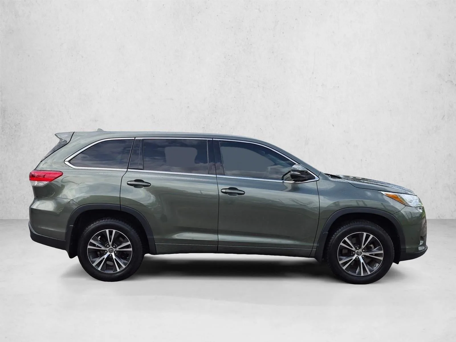 2018 Toyota Highlander LE Plus V6 FWD (SE) photo 4
