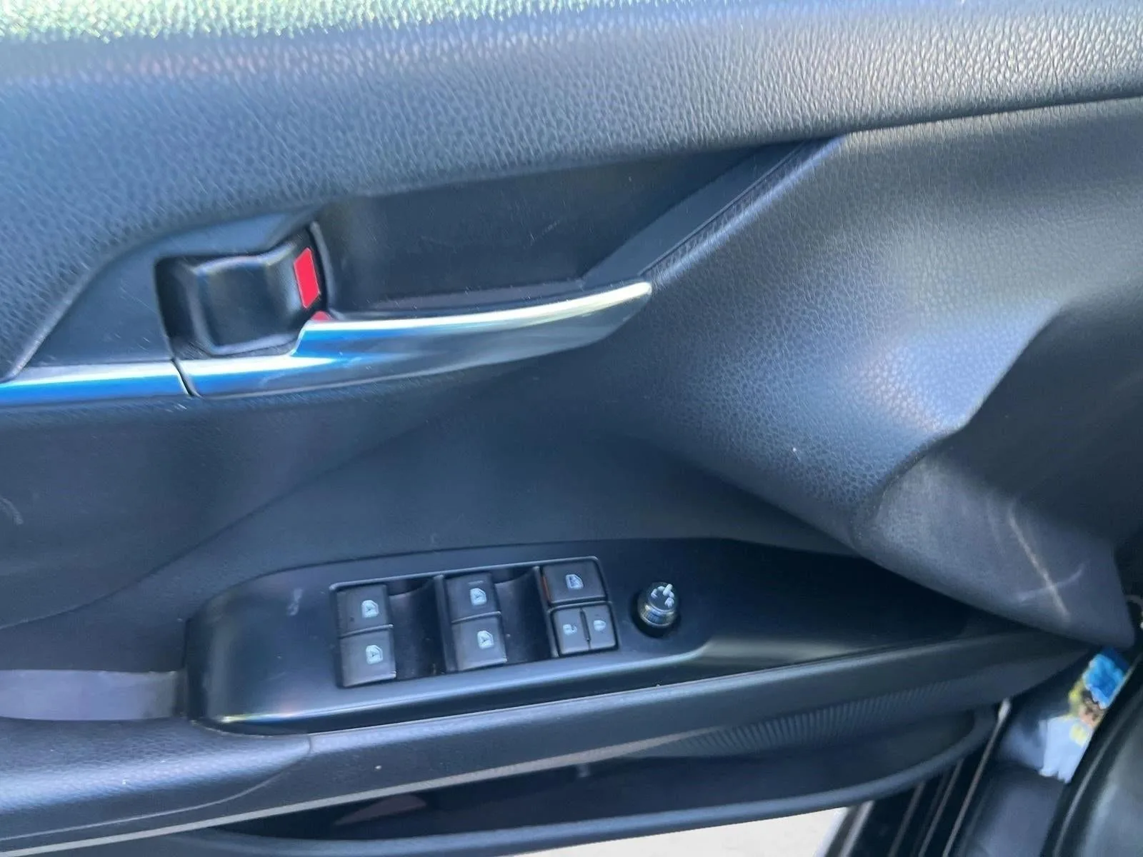 2020 Toyota Camry SE Nightshade Auto (Natl) photo 12