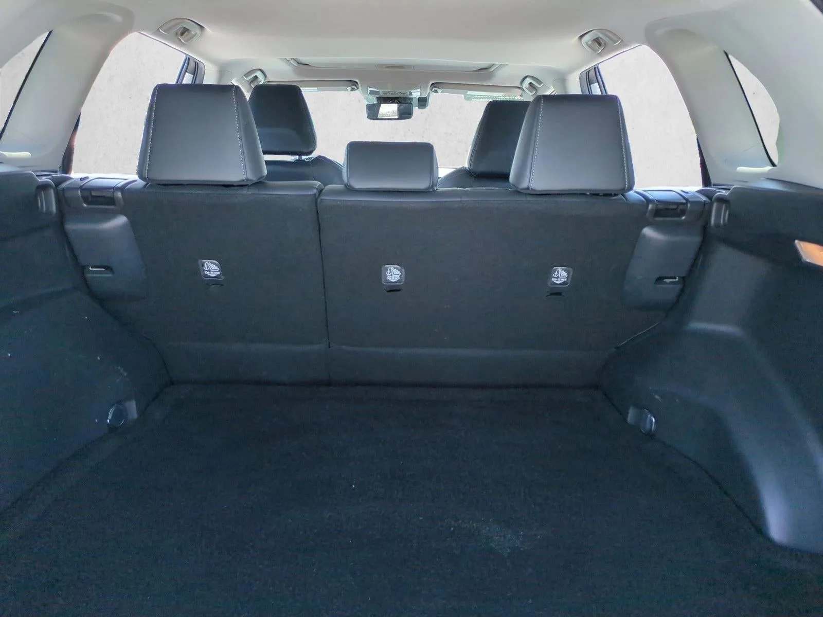 2019 Toyota RAV4 Limited FWD (Natl) photo 6