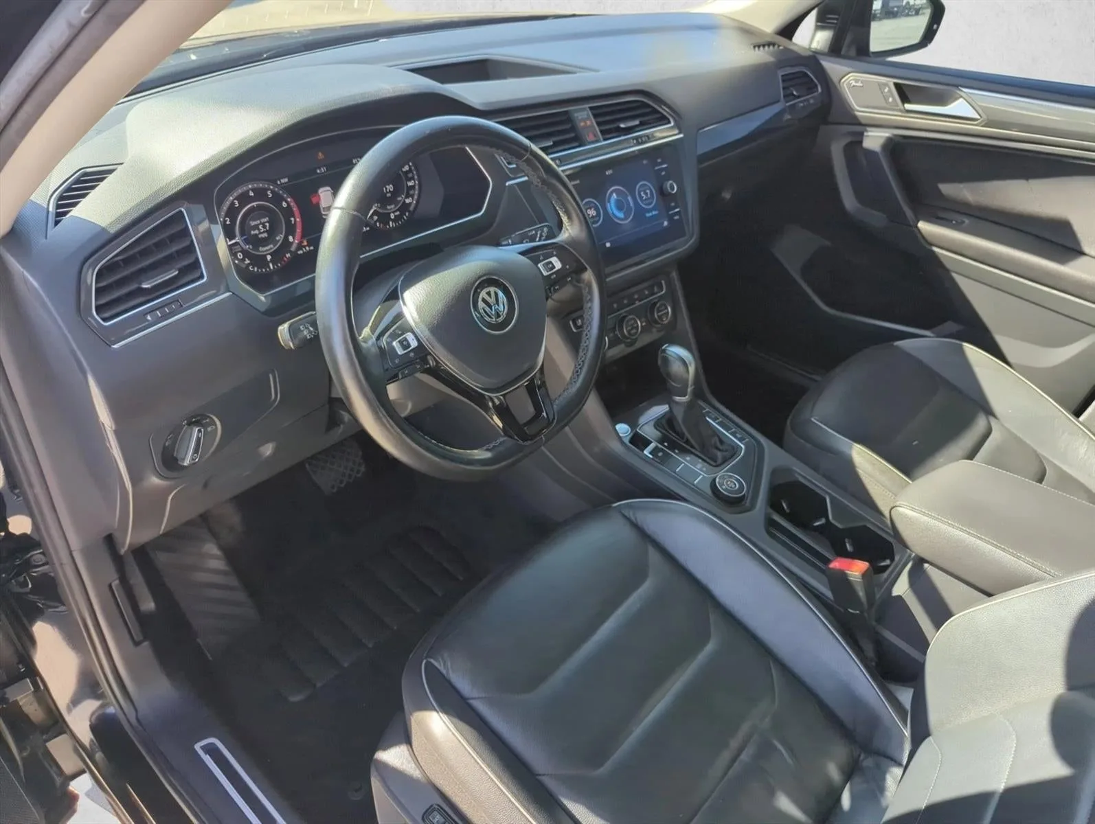 2019 Volkswagen Tiguan 2.0T SEL Premium 4MOTION photo 8