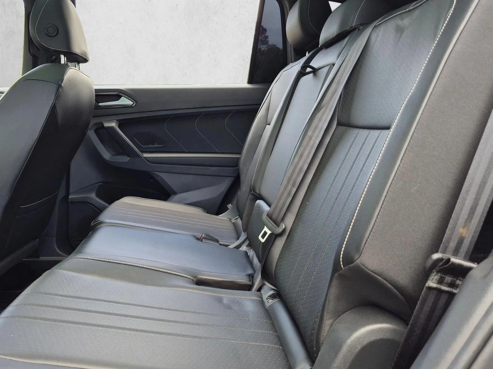 2022 Volkswagen Tiguan 2.0T SE R-Line Black FWD photo 12