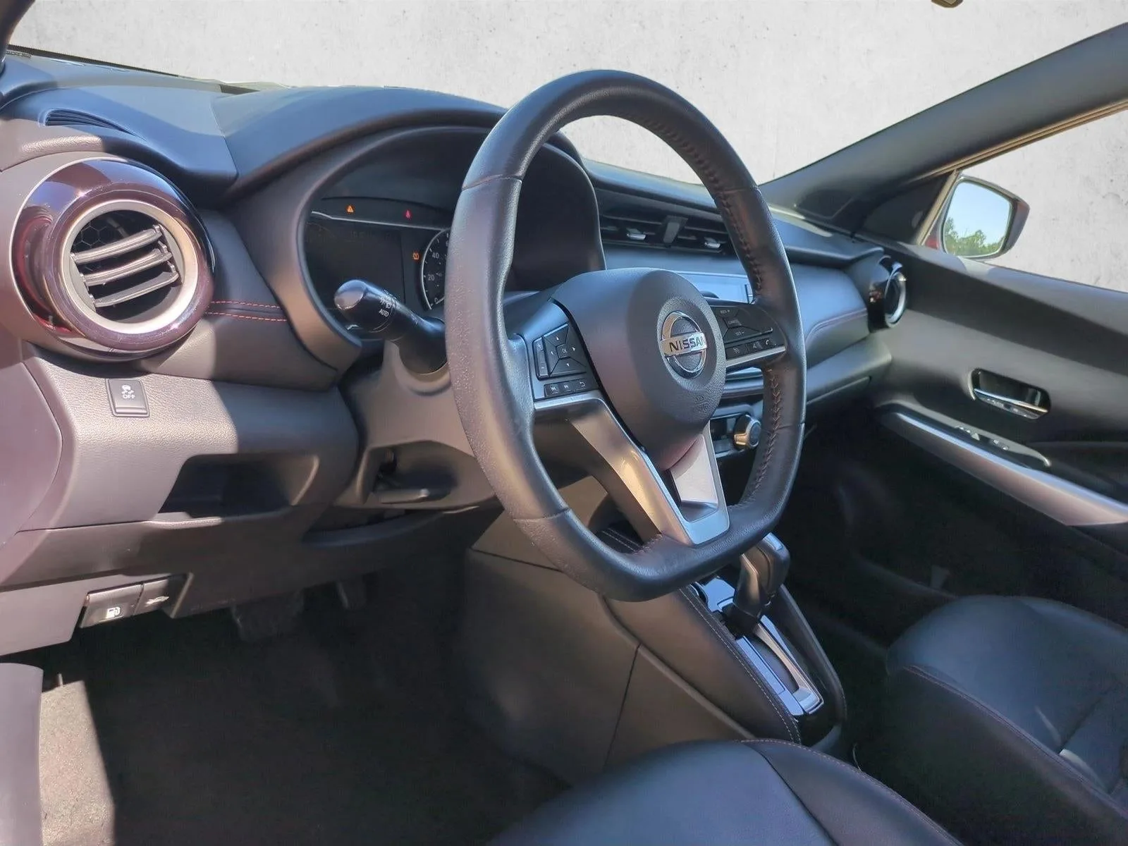 2019 Nissan Kicks SR FWD photo 10