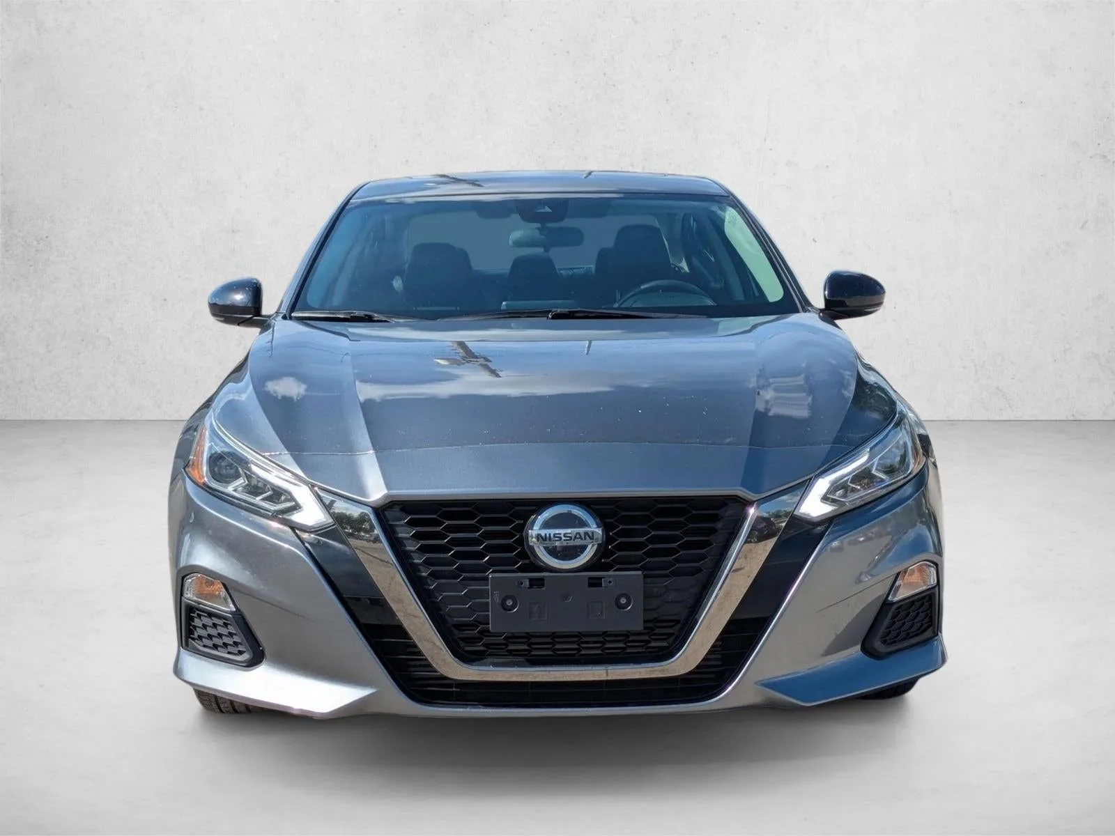 2022 Nissan Altima 2.0 SR Sedan photo 2