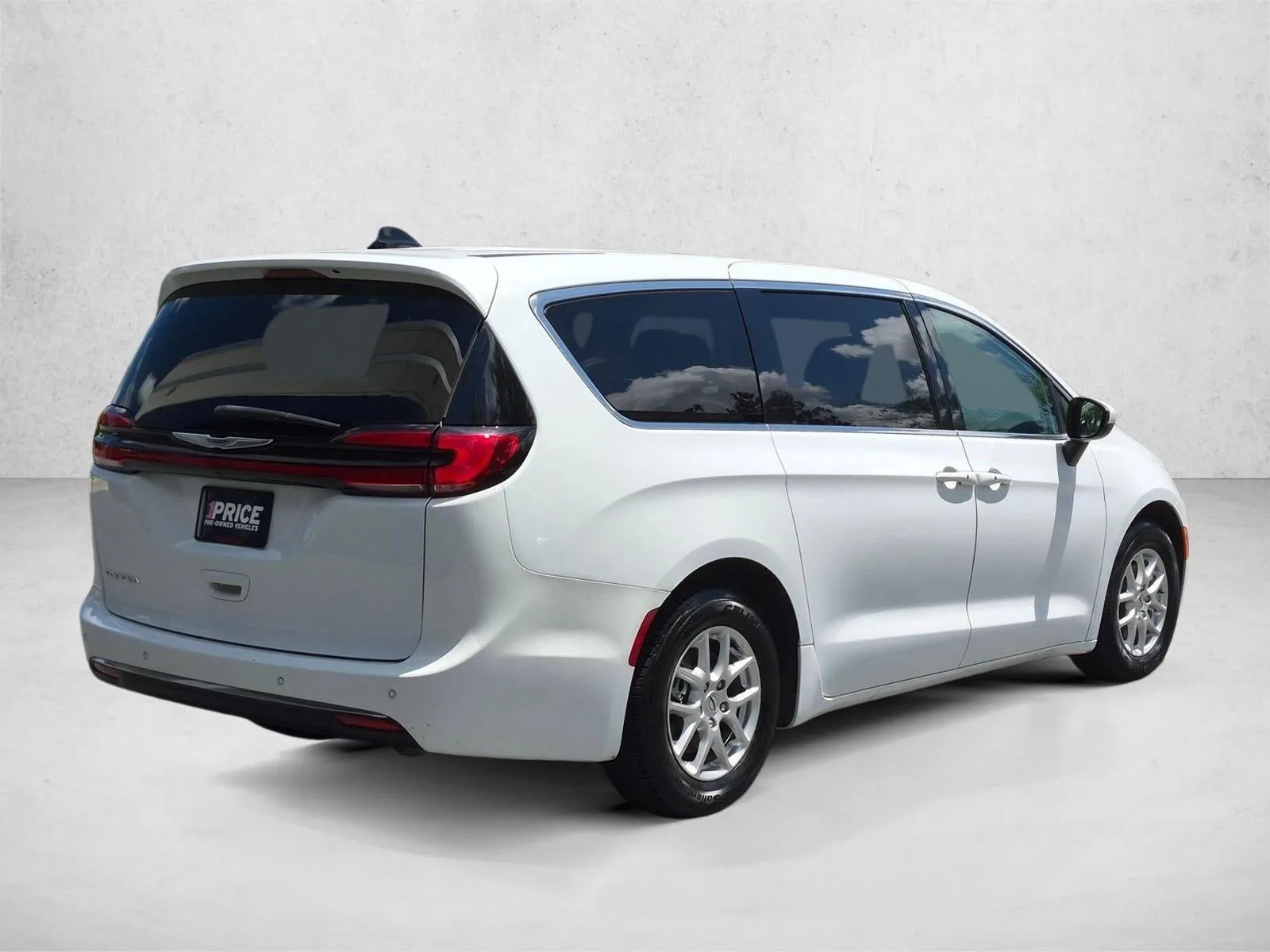 2023 Chrysler Pacifica Touring L FWD photo 5