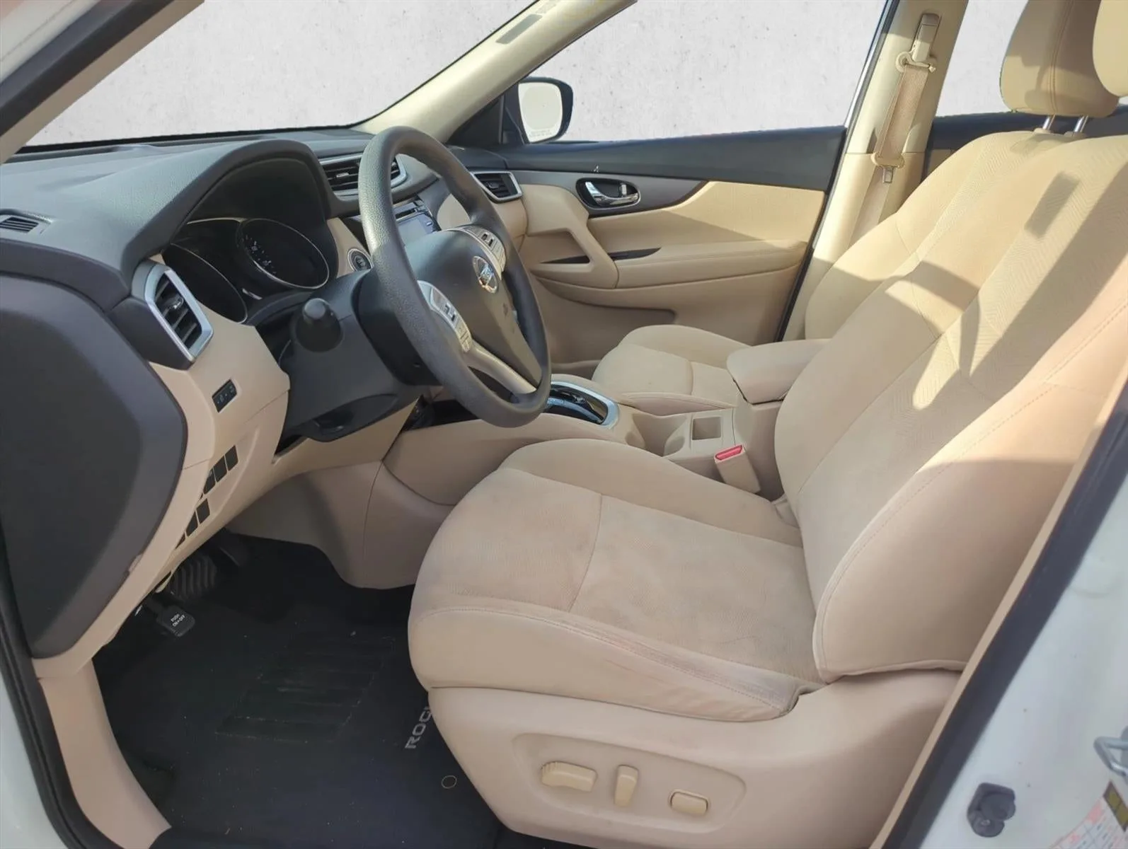 2016 Nissan Rogue FWD 4dr SV photo 12
