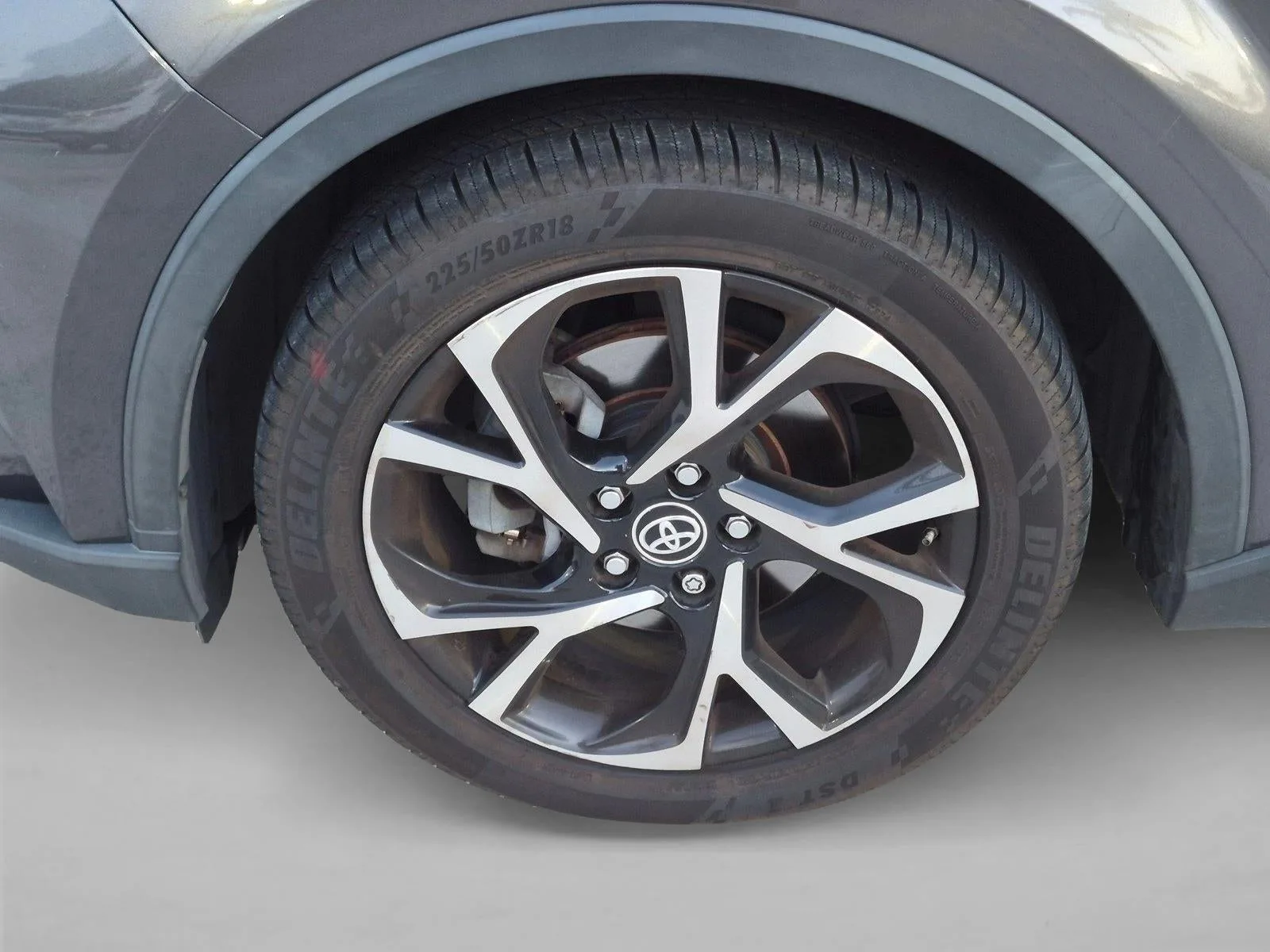 2021 Toyota C-HR XLE FWD (Natl) photo 6