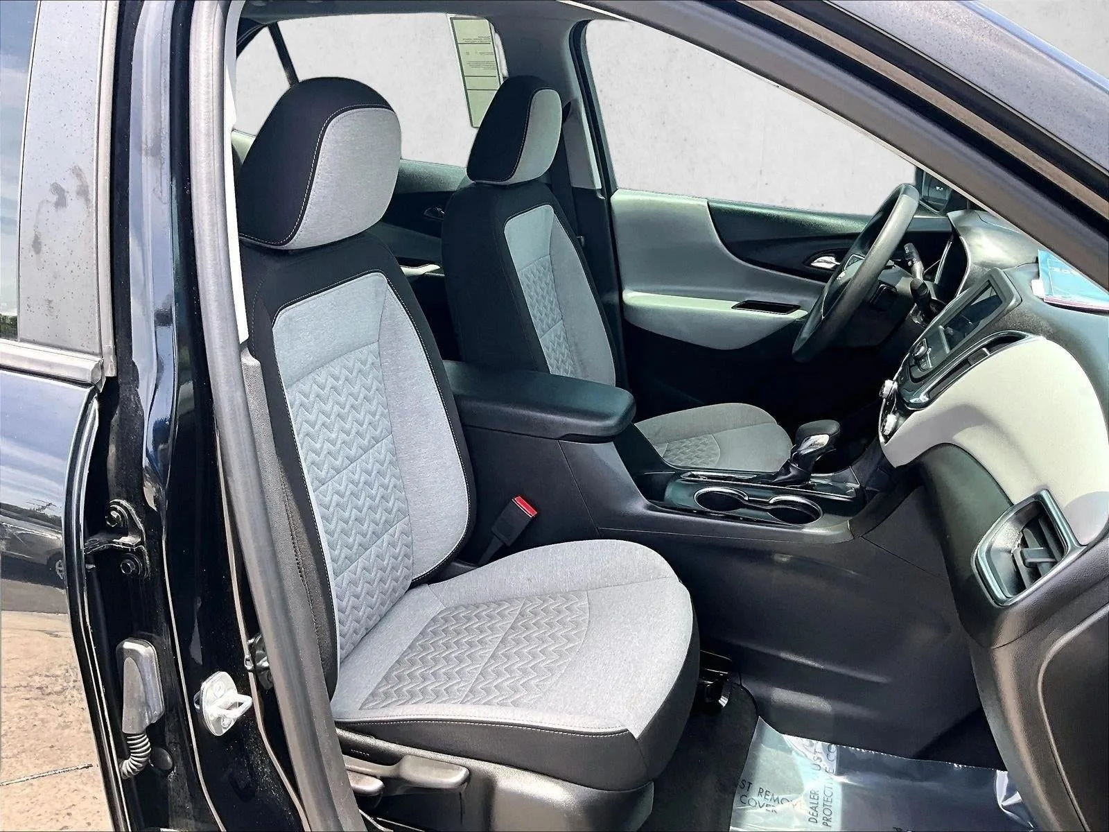 2023 Chevrolet Equinox LS photo 9