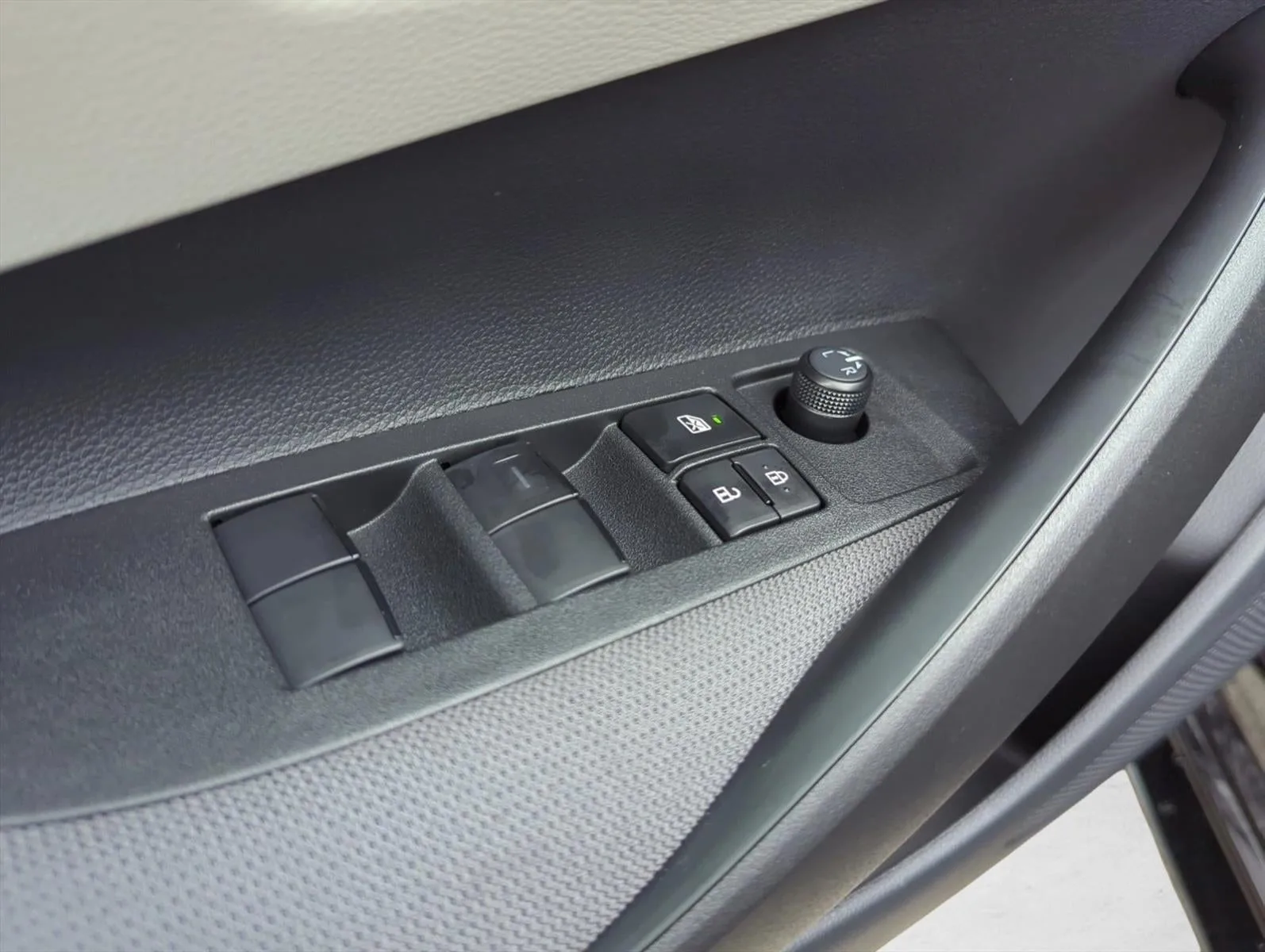 2026 Toyota Corolla LE CVT (Natl) photo 11