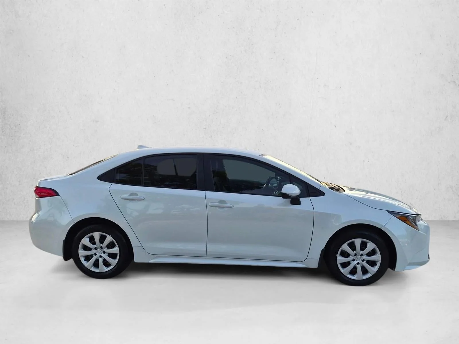 2026 Toyota Corolla LE CVT (Natl) photo 4