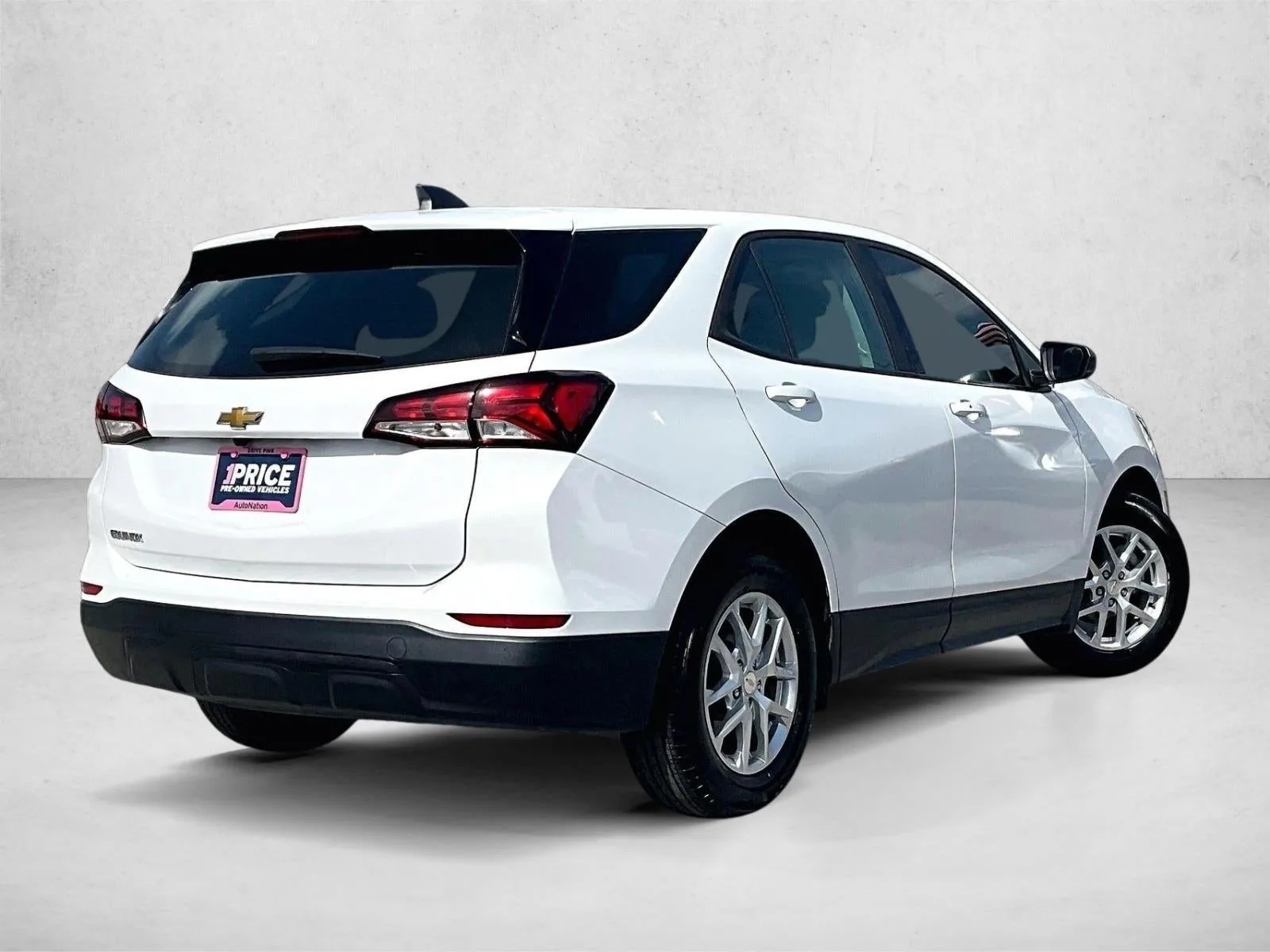 2024 Chevrolet Equinox LS photo 2