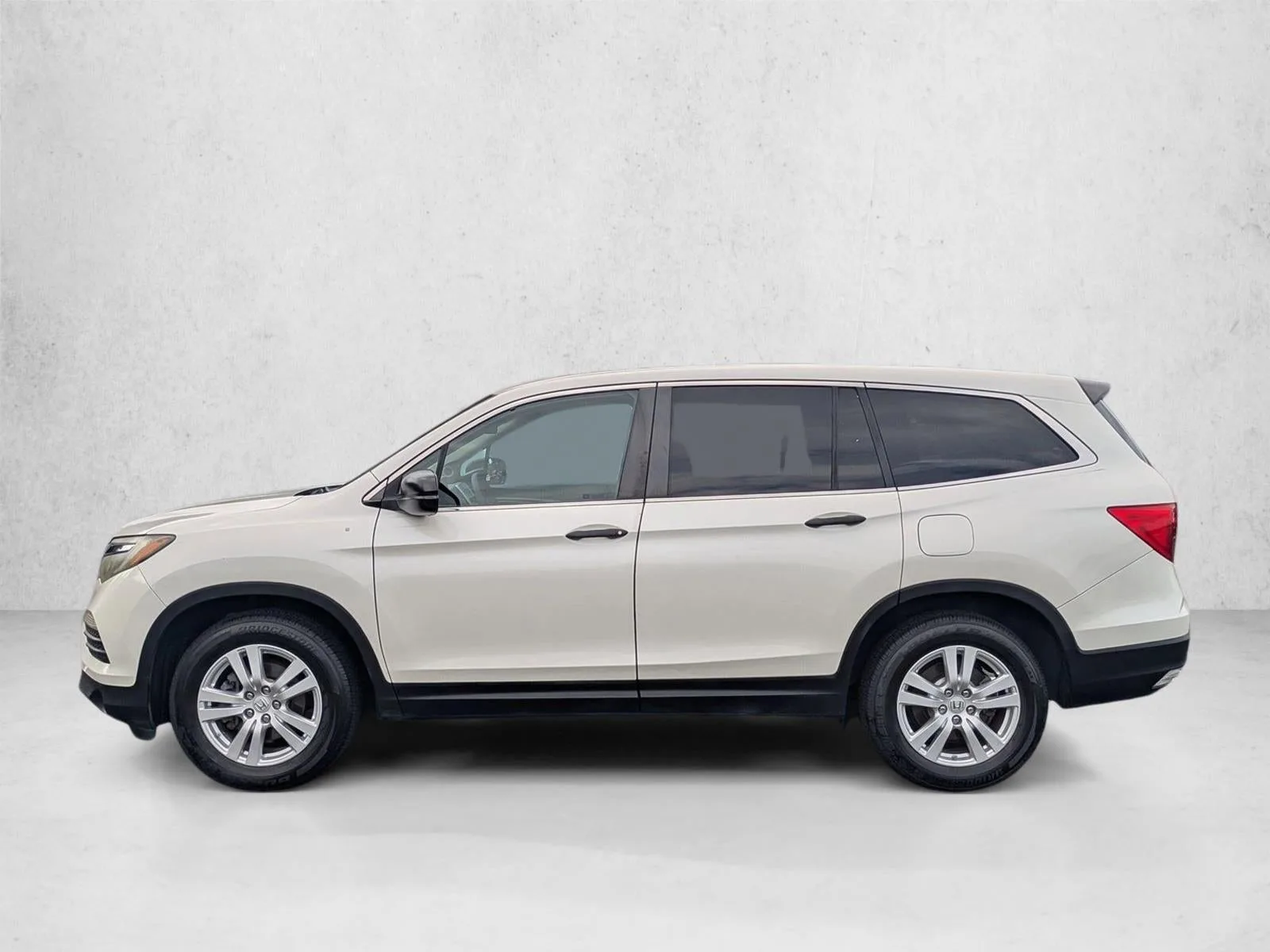 2017 Honda Pilot LX 2WD photo 9